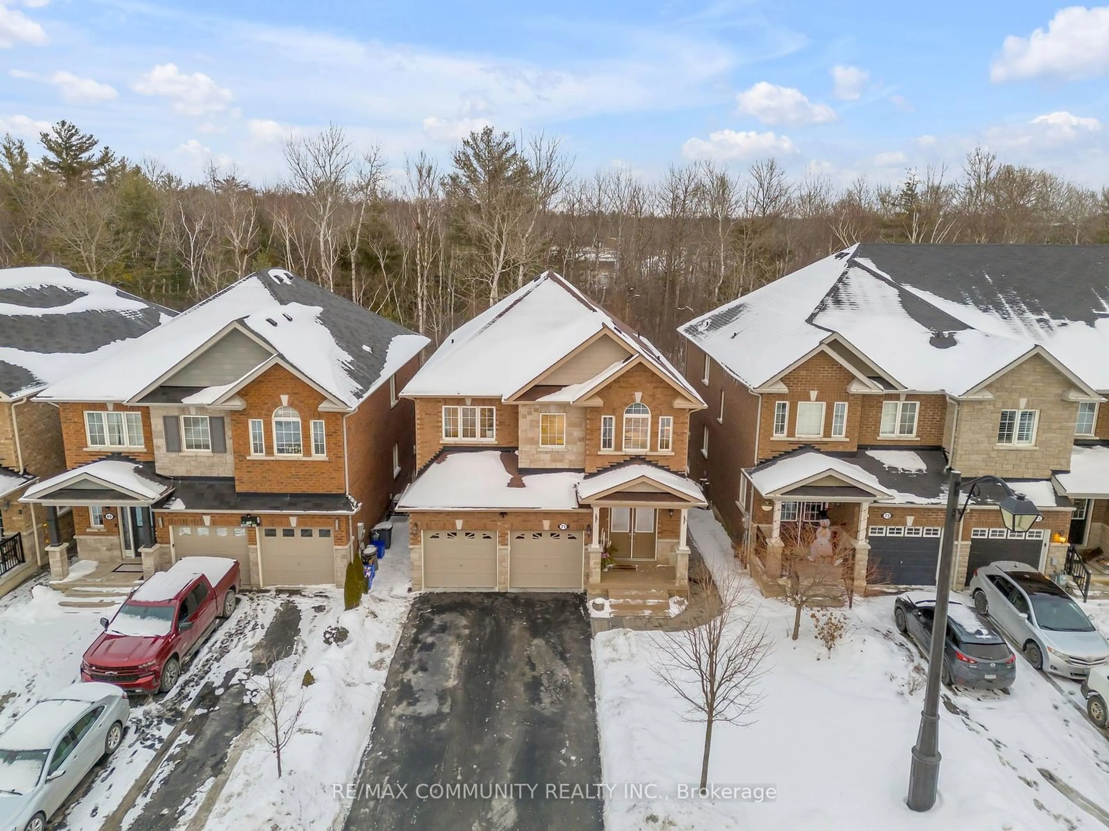 A pic from outside/outdoor area/front of a property/back of a property/a pic from drone, street for 71 Scotia Rd, Georgina Ontario L0E 1R0