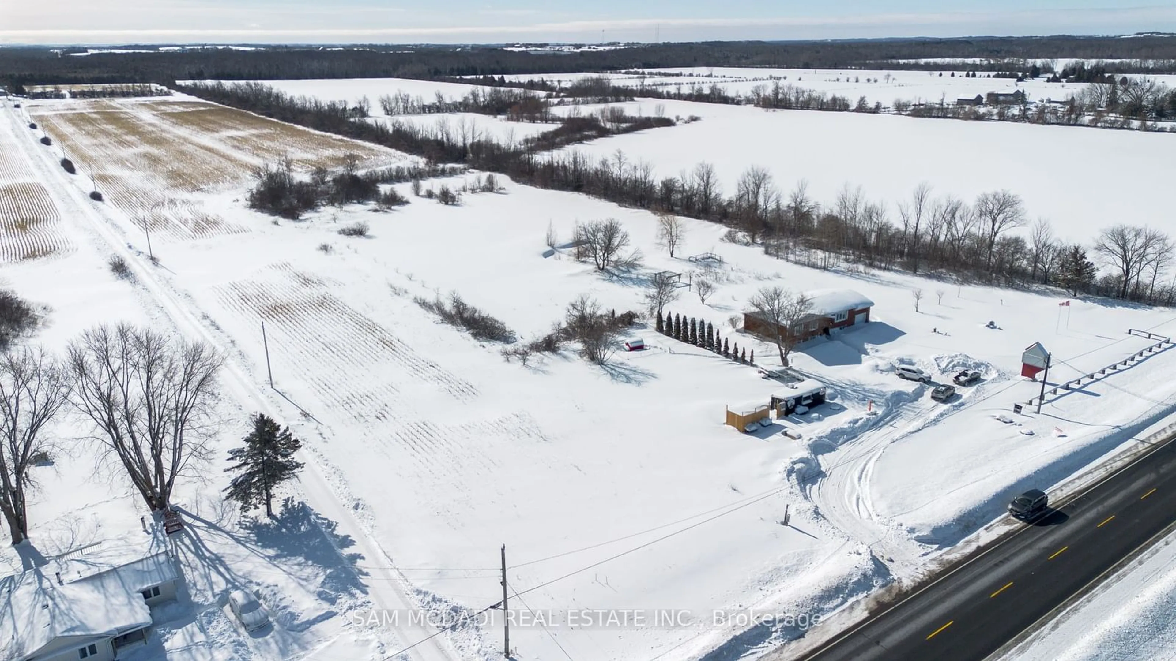 A pic from outside/outdoor area/front of a property/back of a property/a pic from drone, street for 27887 Highway 48 Rd, Georgina Ontario L0E 1R0