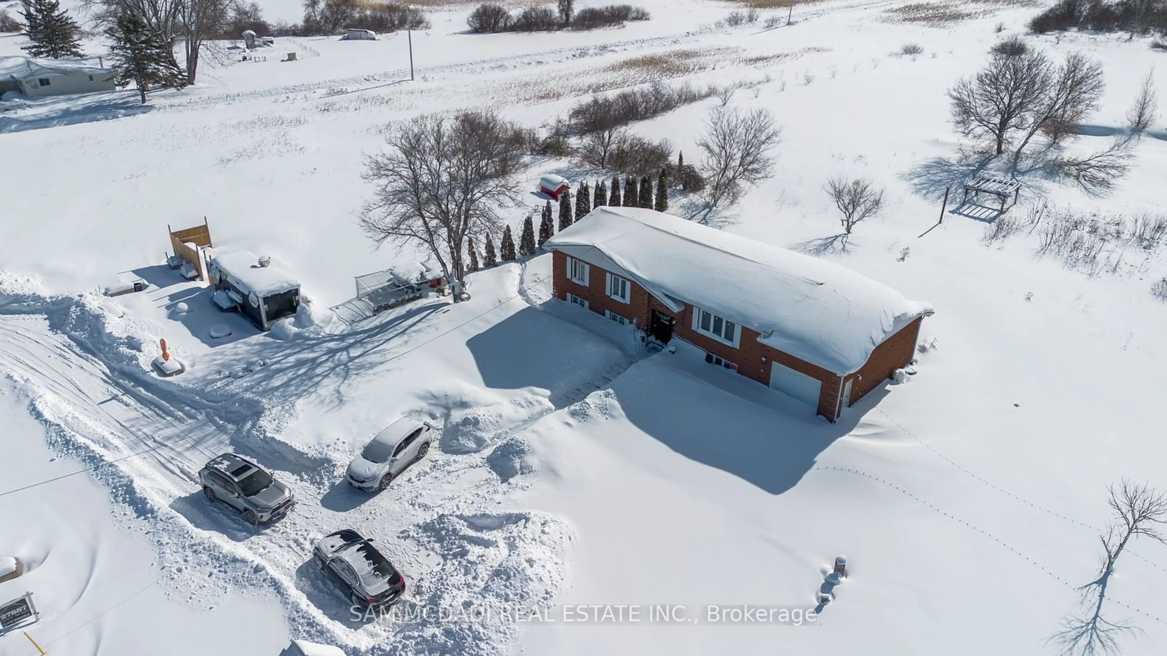 A pic from outside/outdoor area/front of a property/back of a property/a pic from drone, street for 27887 Highway 48 Rd, Georgina Ontario L0E 1R0