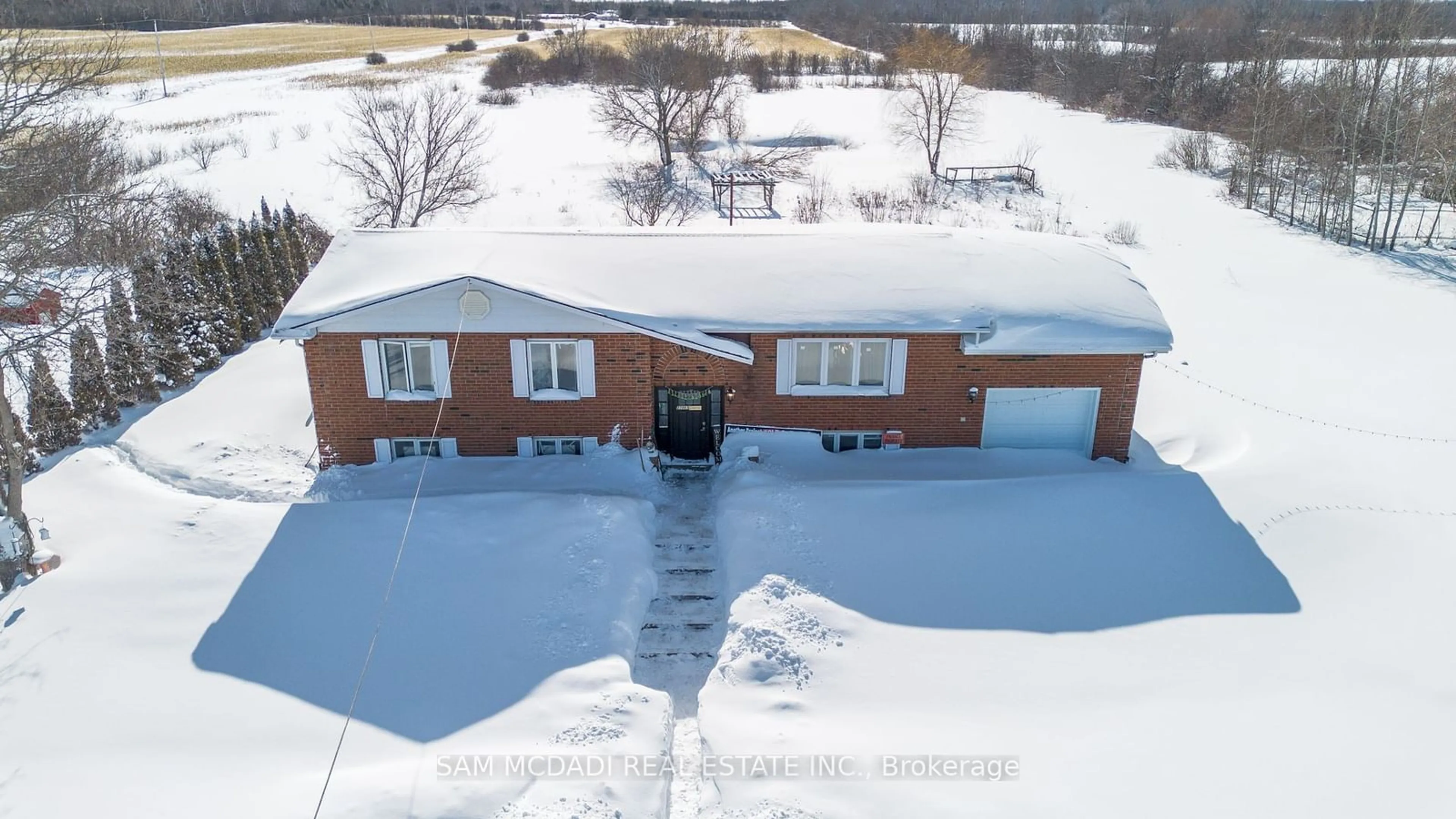 A pic from outside/outdoor area/front of a property/back of a property/a pic from drone, unknown for 27887 Highway 48 Rd, Georgina Ontario L0E 1R0