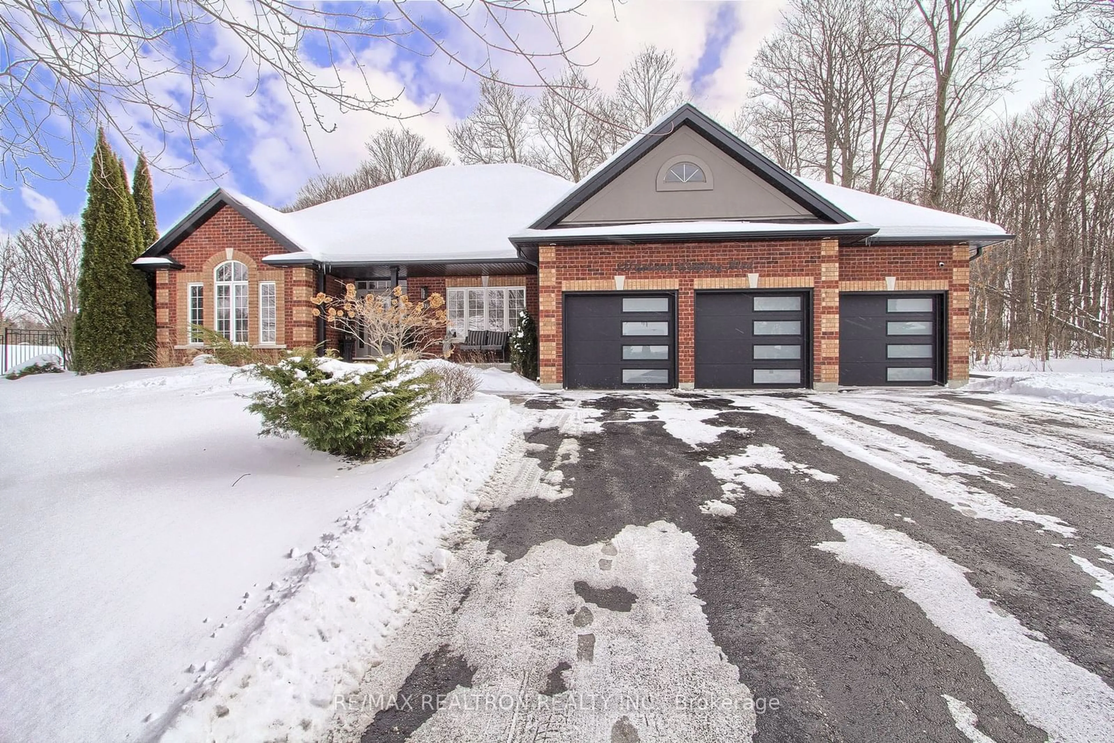 Home with brick exterior material, street for 121 Colonel Wayling Blvd, East Gwillimbury Ontario L0G 1V0