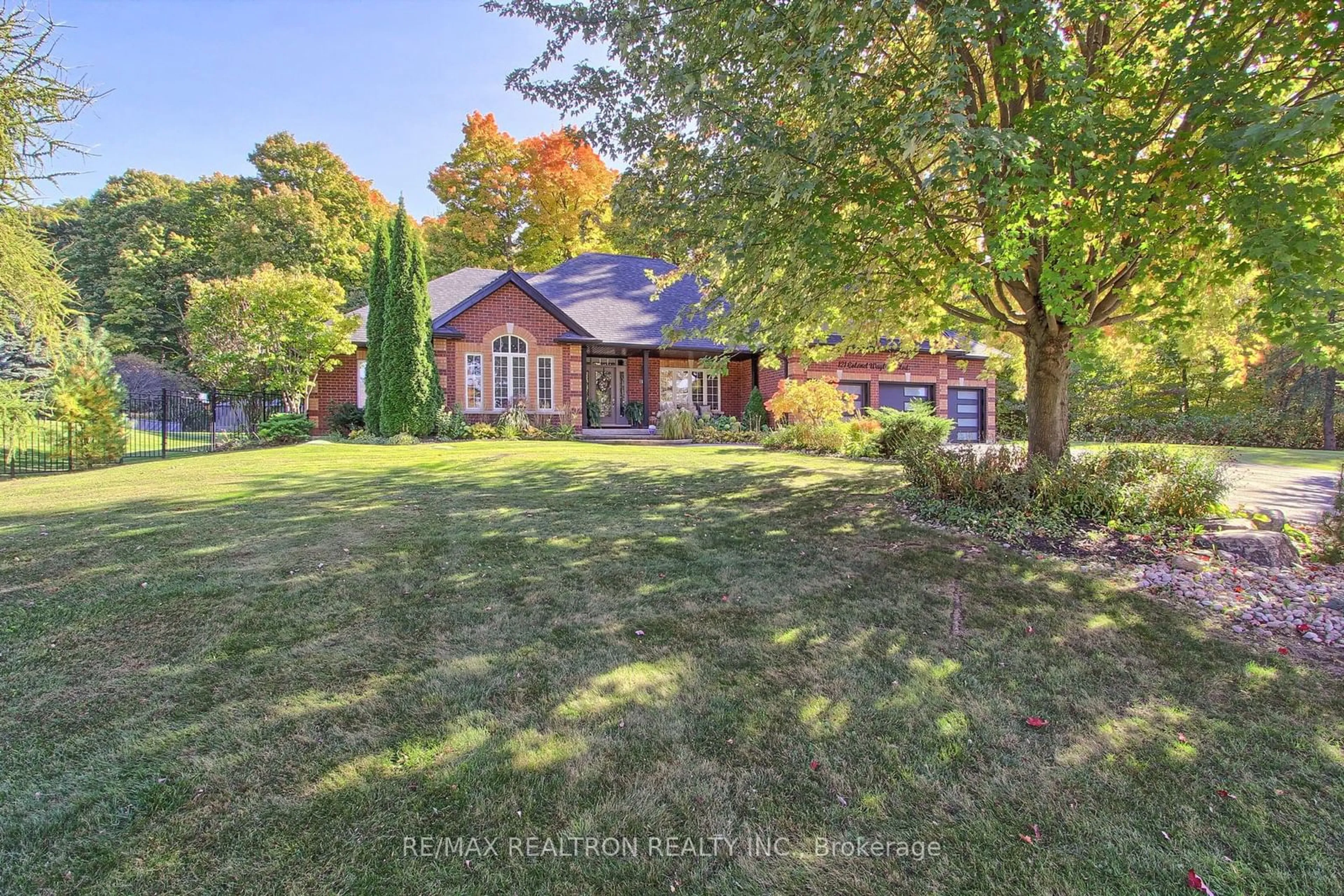 A pic from outside/outdoor area/front of a property/back of a property/a pic from drone, unknown for 121 Colonel Wayling Blvd, East Gwillimbury Ontario L0G 1V0