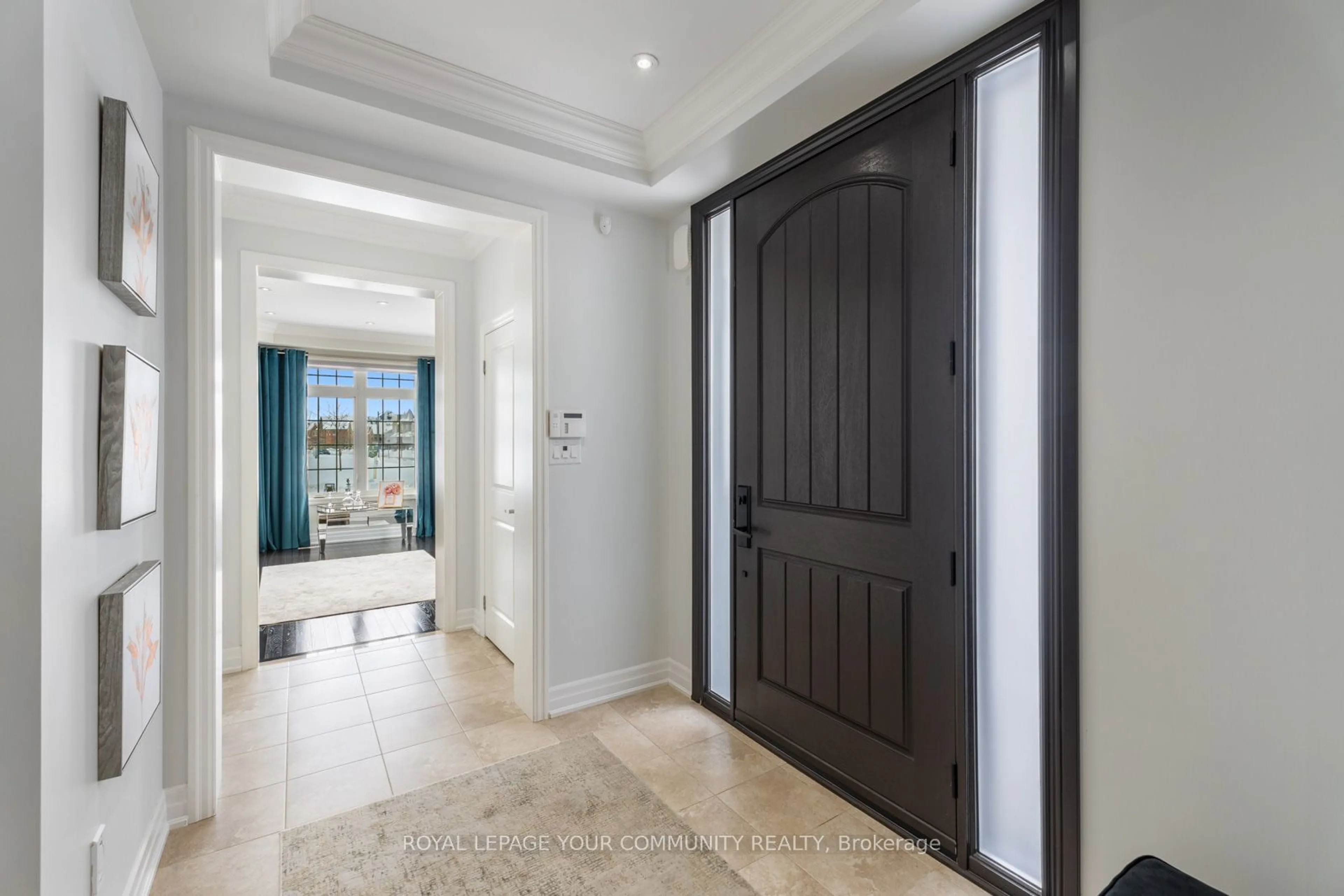 Indoor entryway for 1 Terry View Cres, King Ontario L7B 0B7