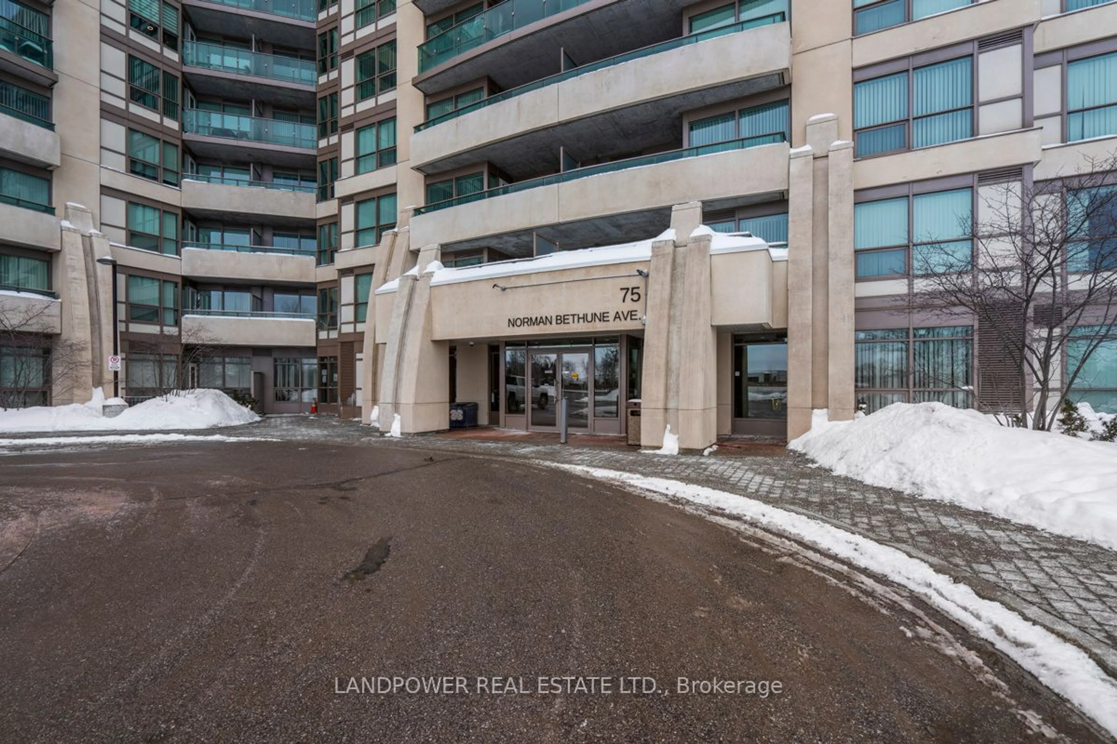 Indoor foyer for 75 Norman Bethune Ave #516, Richmond Hill Ontario L4B 0B6