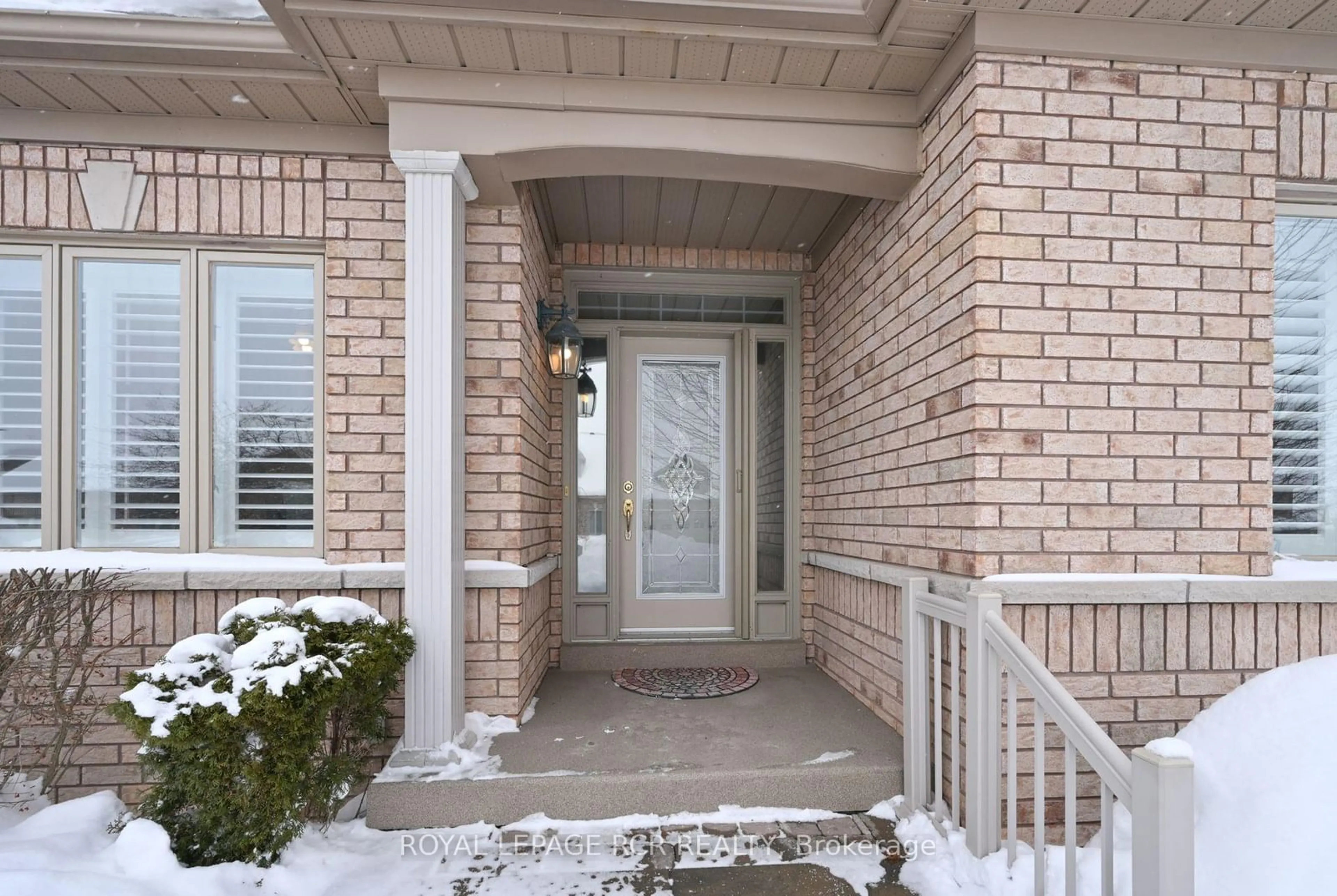 Indoor entryway for 42 Napa Ridge, New Tecumseth Ontario L9R 2E4