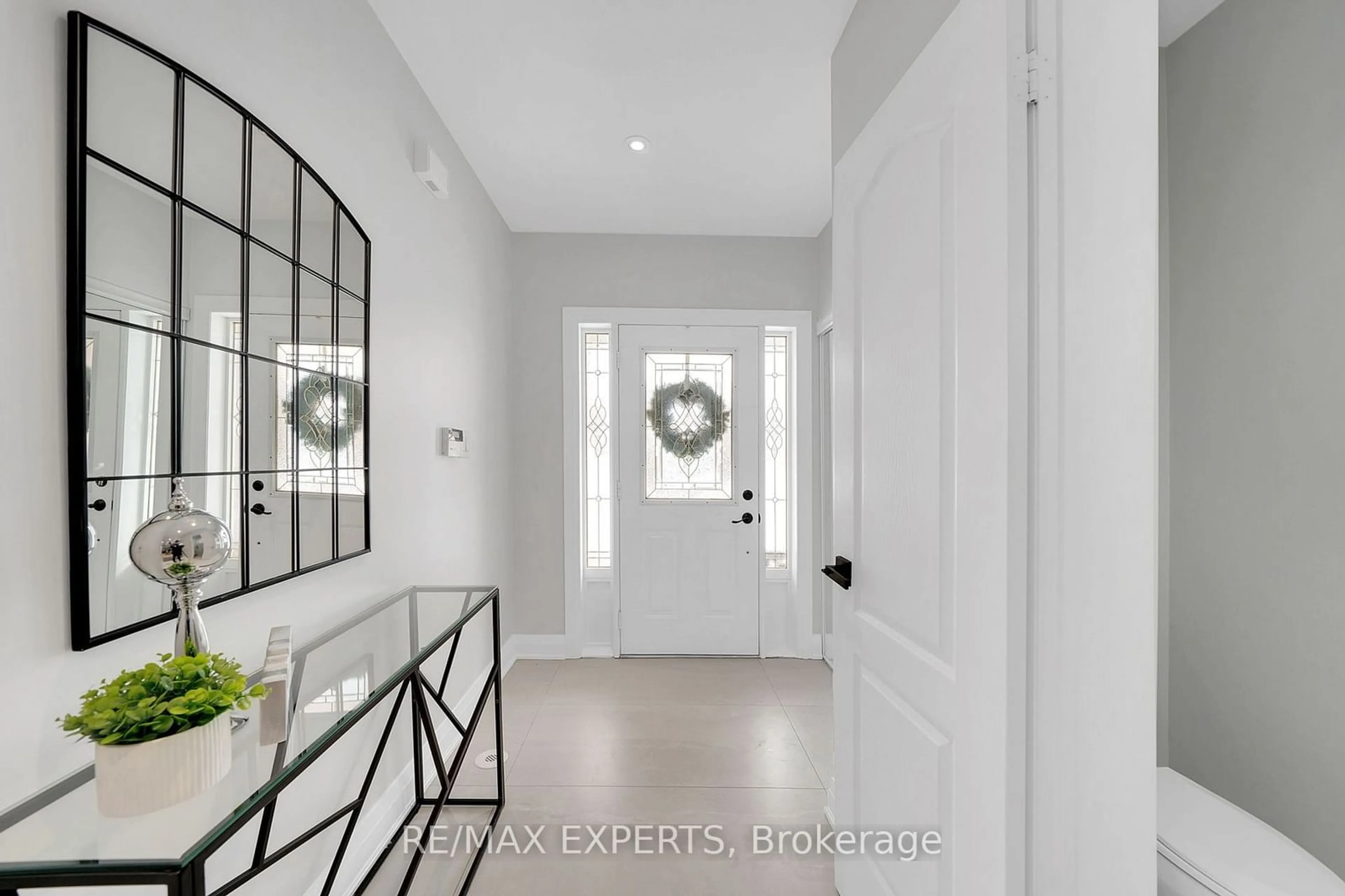 Indoor entryway for 66 Lodgeway Dr, Vaughan Ontario L6A 3S5