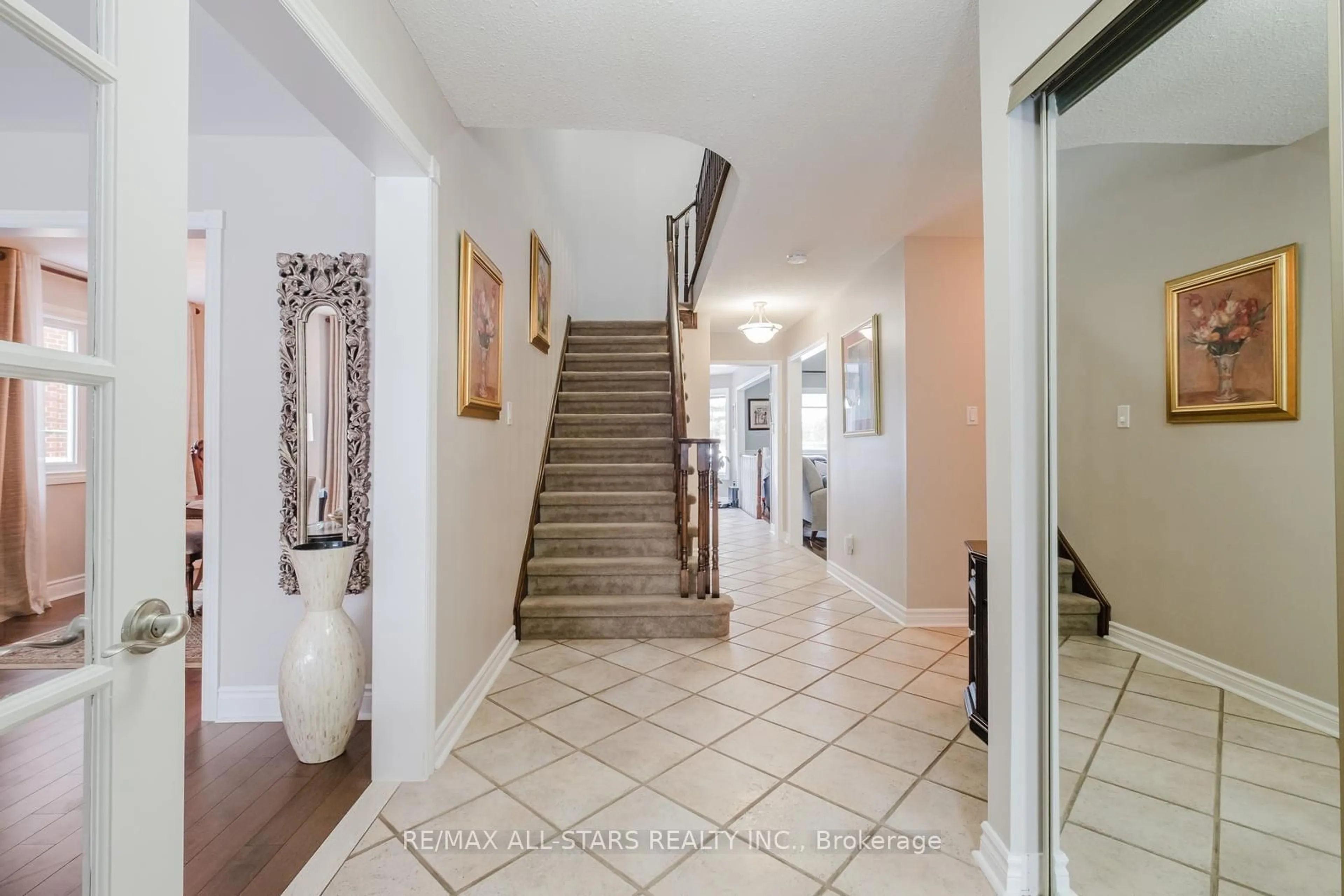 Indoor foyer for 85 John Button Blvd, Markham Ontario L3R 9B3