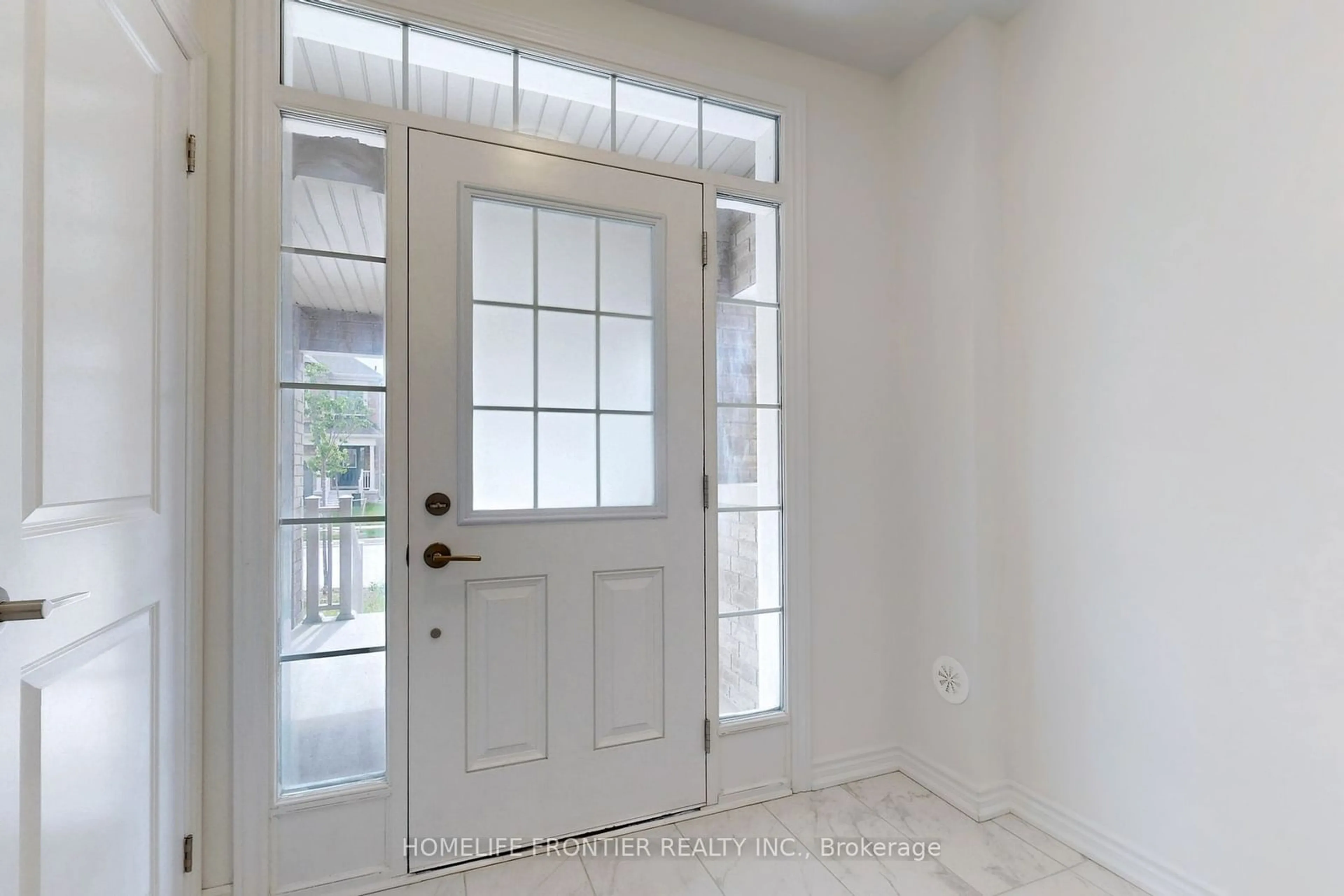 Indoor entryway for 24 Paisley Dr, Bradford West Gwillimbury Ontario L3Z 4P2