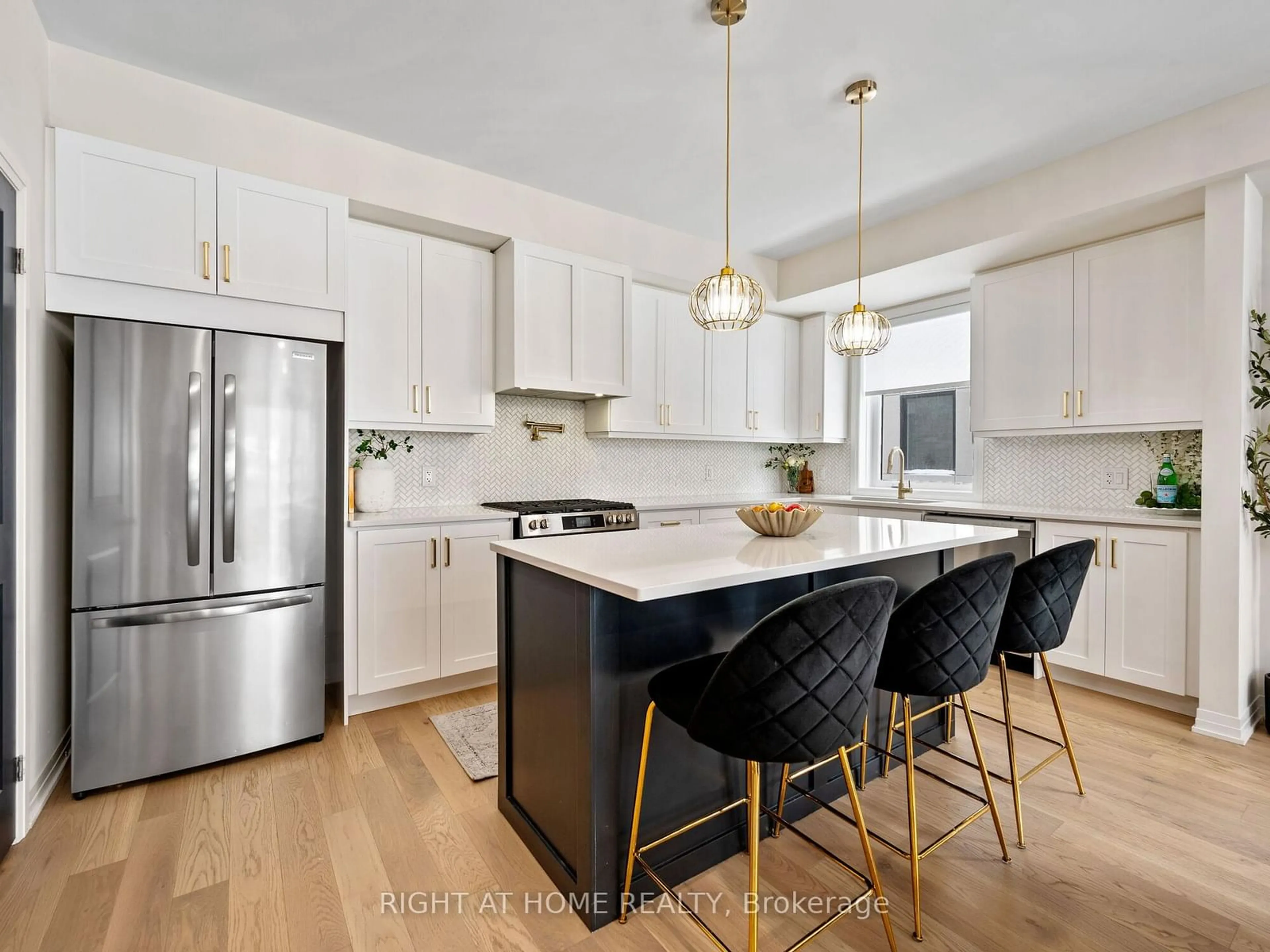 Open concept kitchen, unknown for 8-50 Baynes Way, Bradford West Gwillimbury Ontario L3Z 4M4