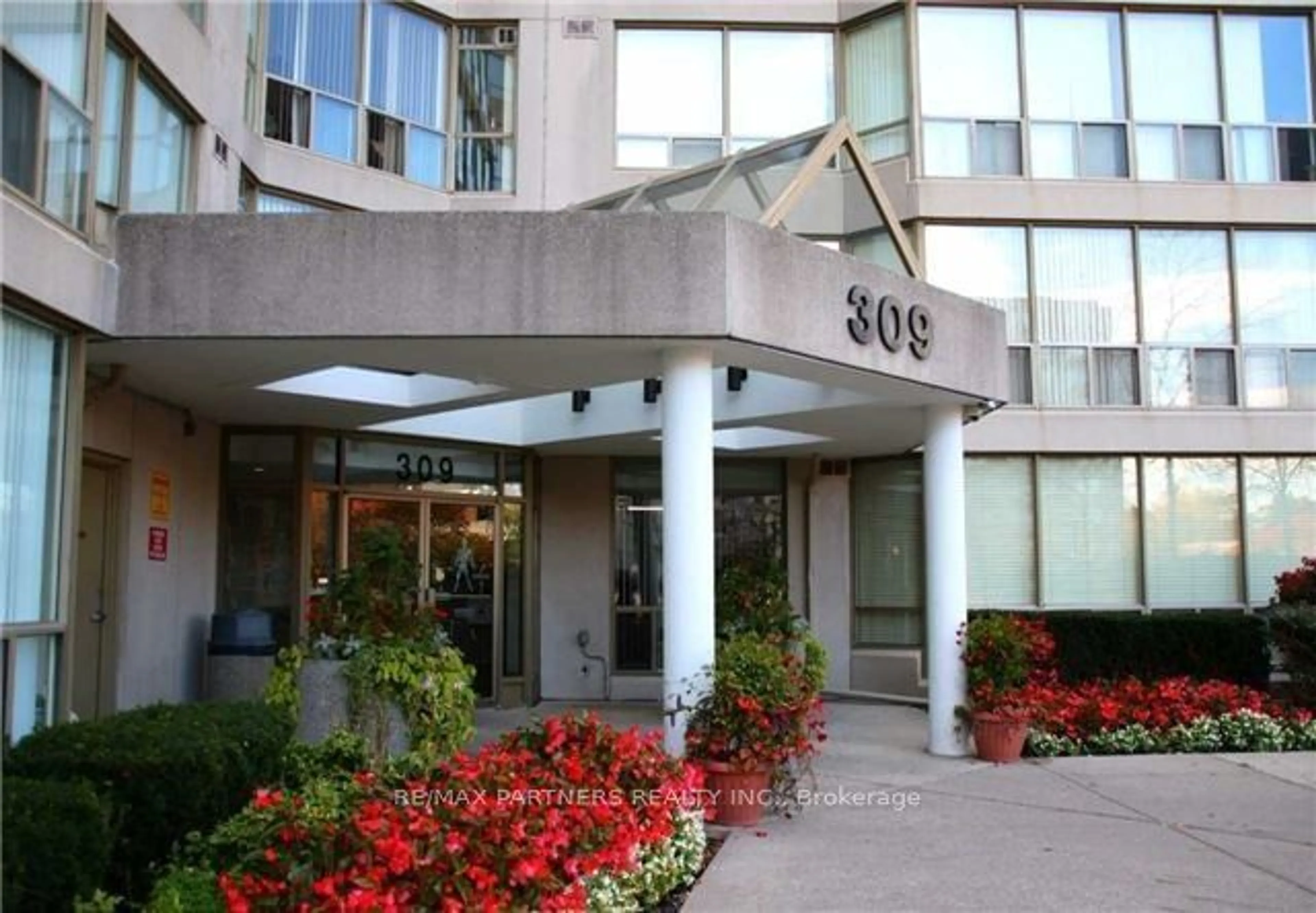 Lobby for 309 Major Mackenzie Dr #714, Richmond Hill Ontario L4C 9V5