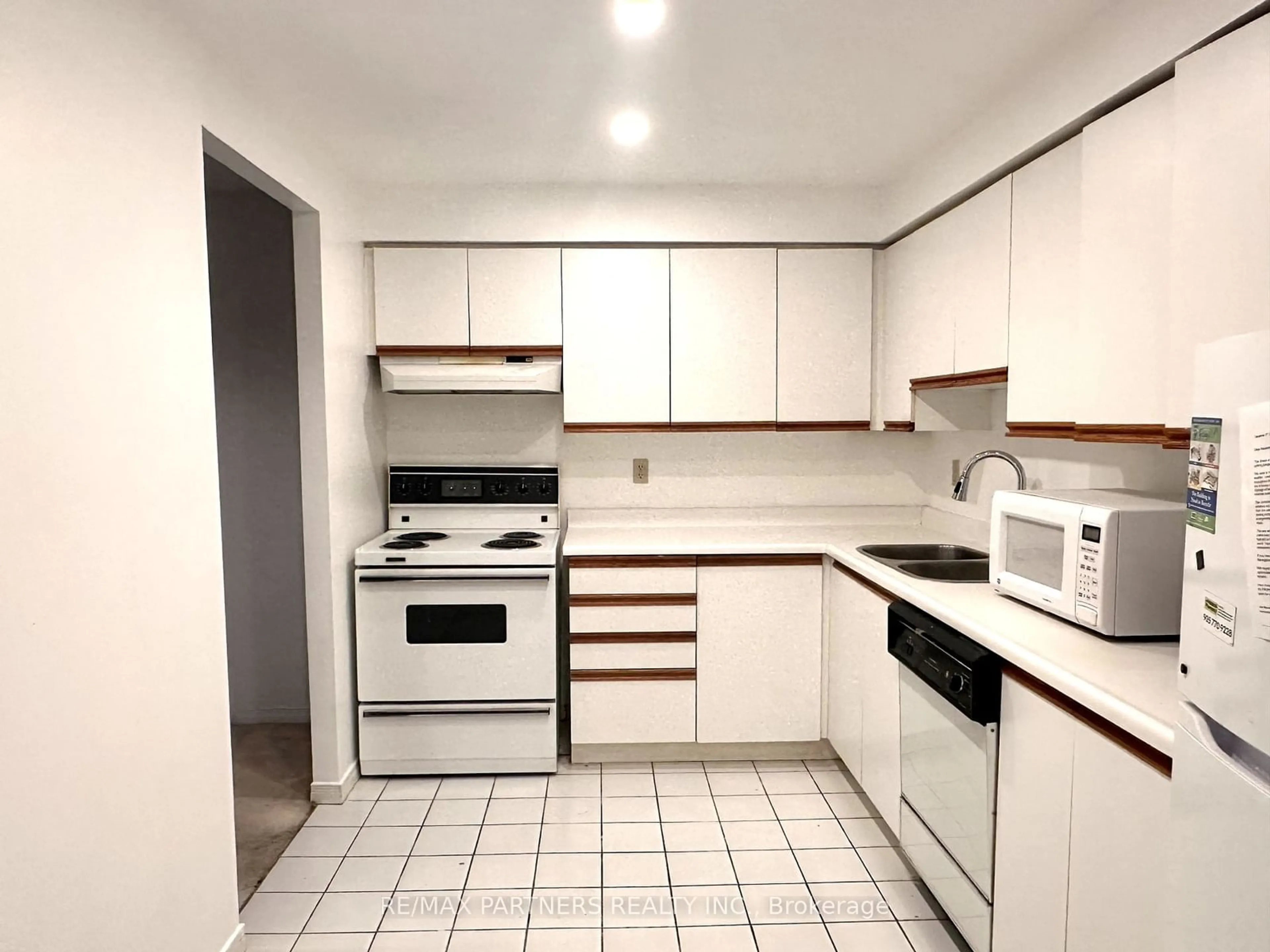 Standard kitchen, unknown for 309 Major Mackenzie Dr #714, Richmond Hill Ontario L4C 9V5