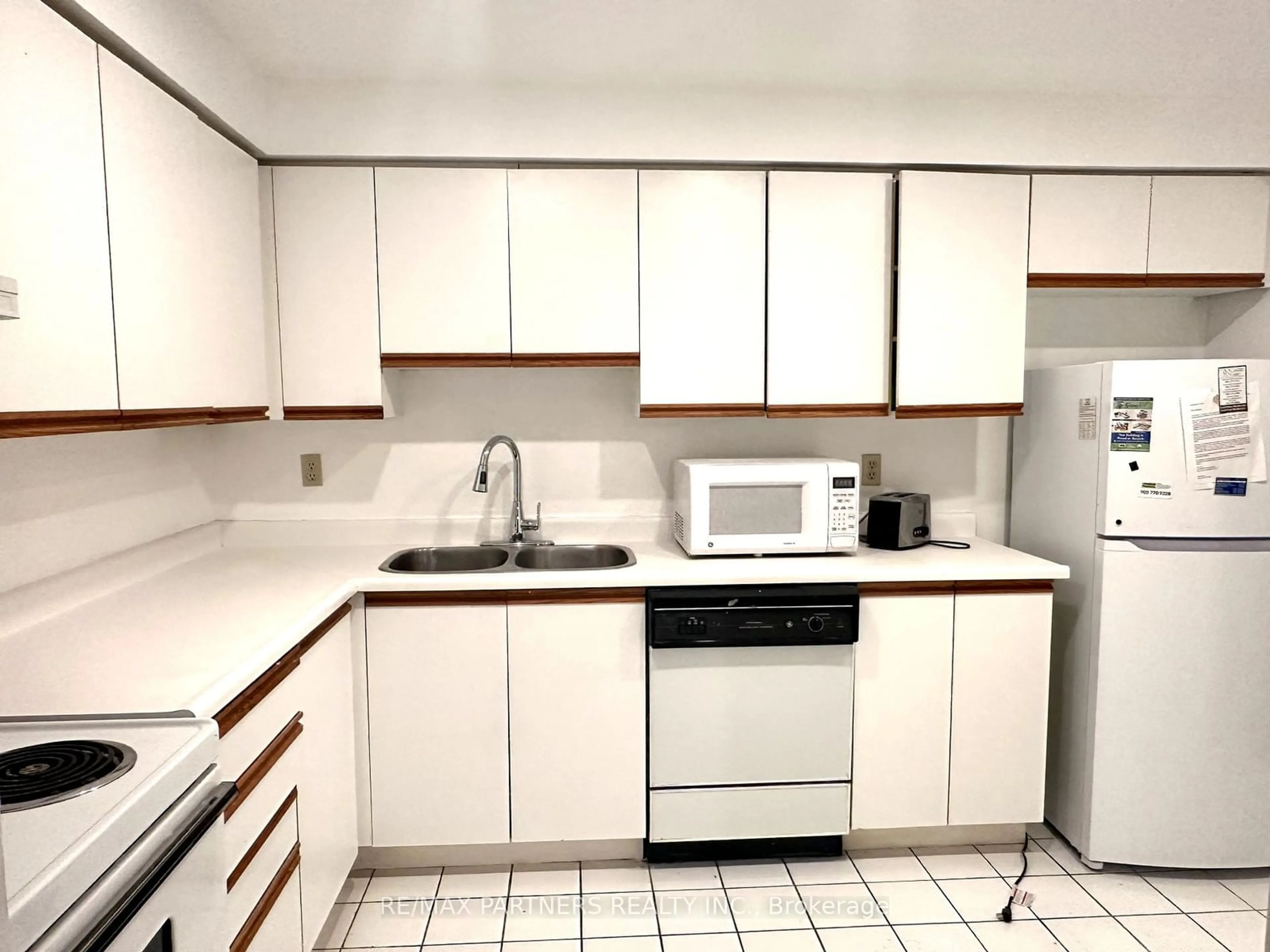 Standard kitchen, unknown for 309 Major Mackenzie Dr #714, Richmond Hill Ontario L4C 9V5