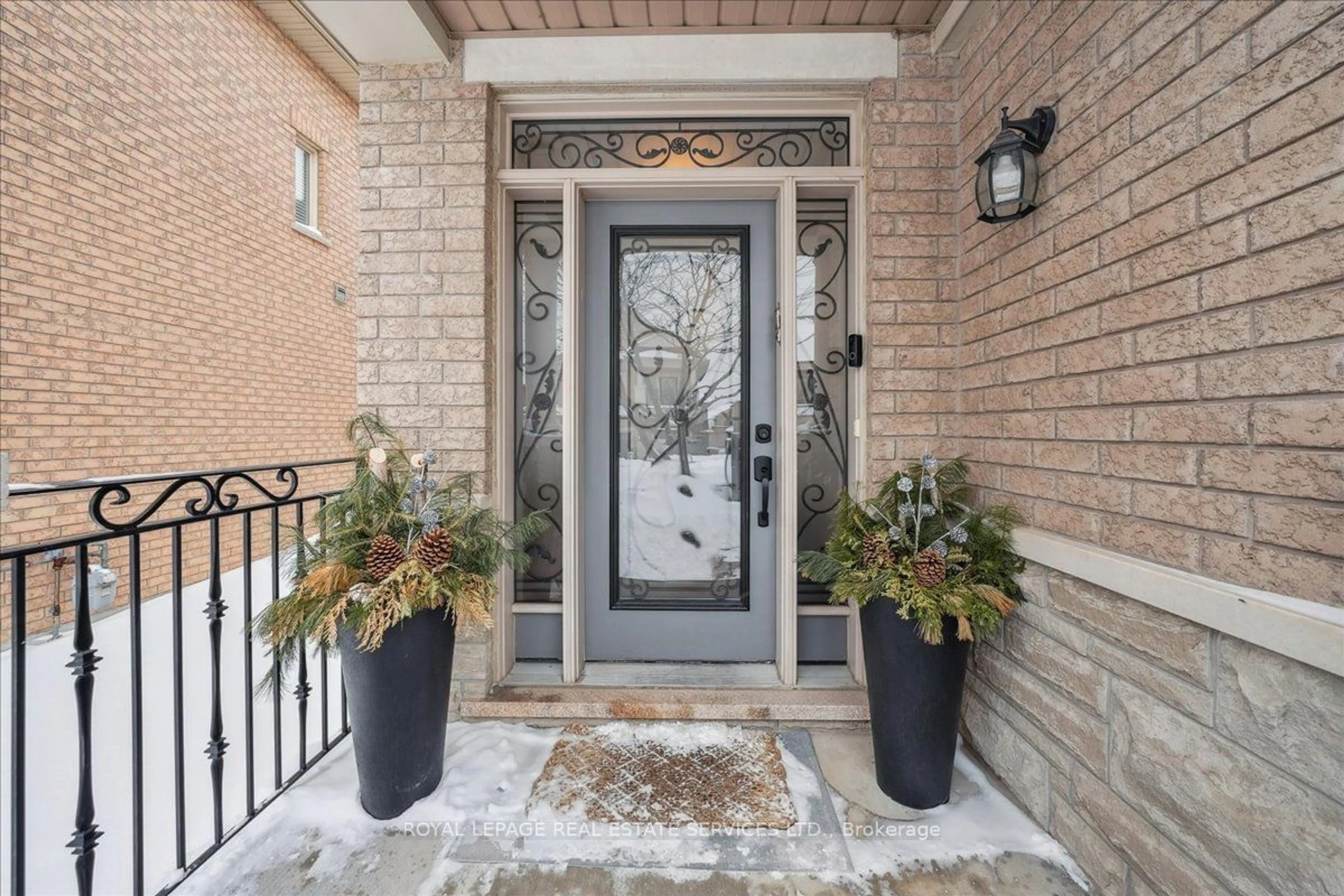 Indoor entryway for 50 Ostrovsky Rd, Vaughan Ontario L4H 0V9