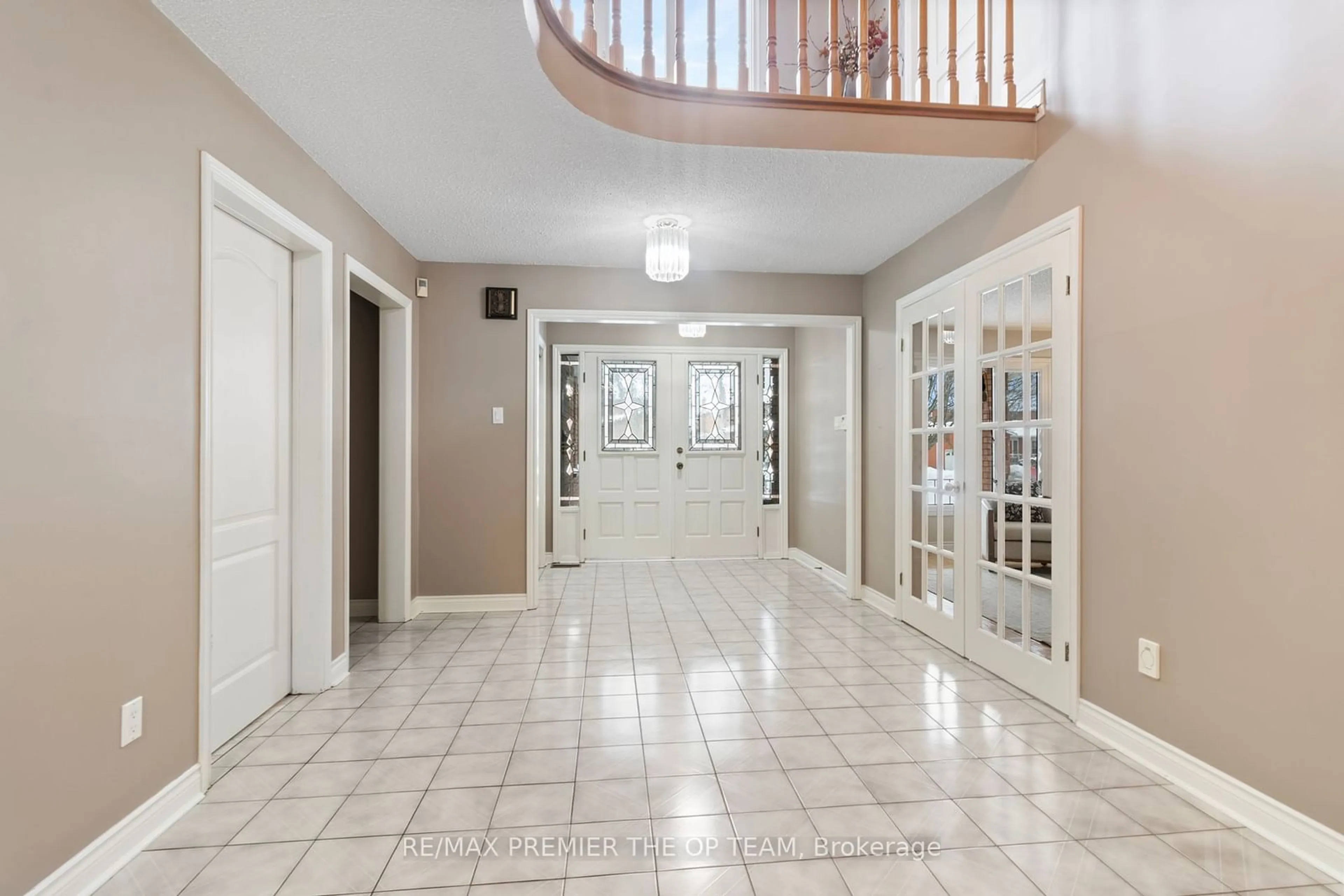 Indoor foyer for 531 Forest Dr, Vaughan Ontario L4L 6L9