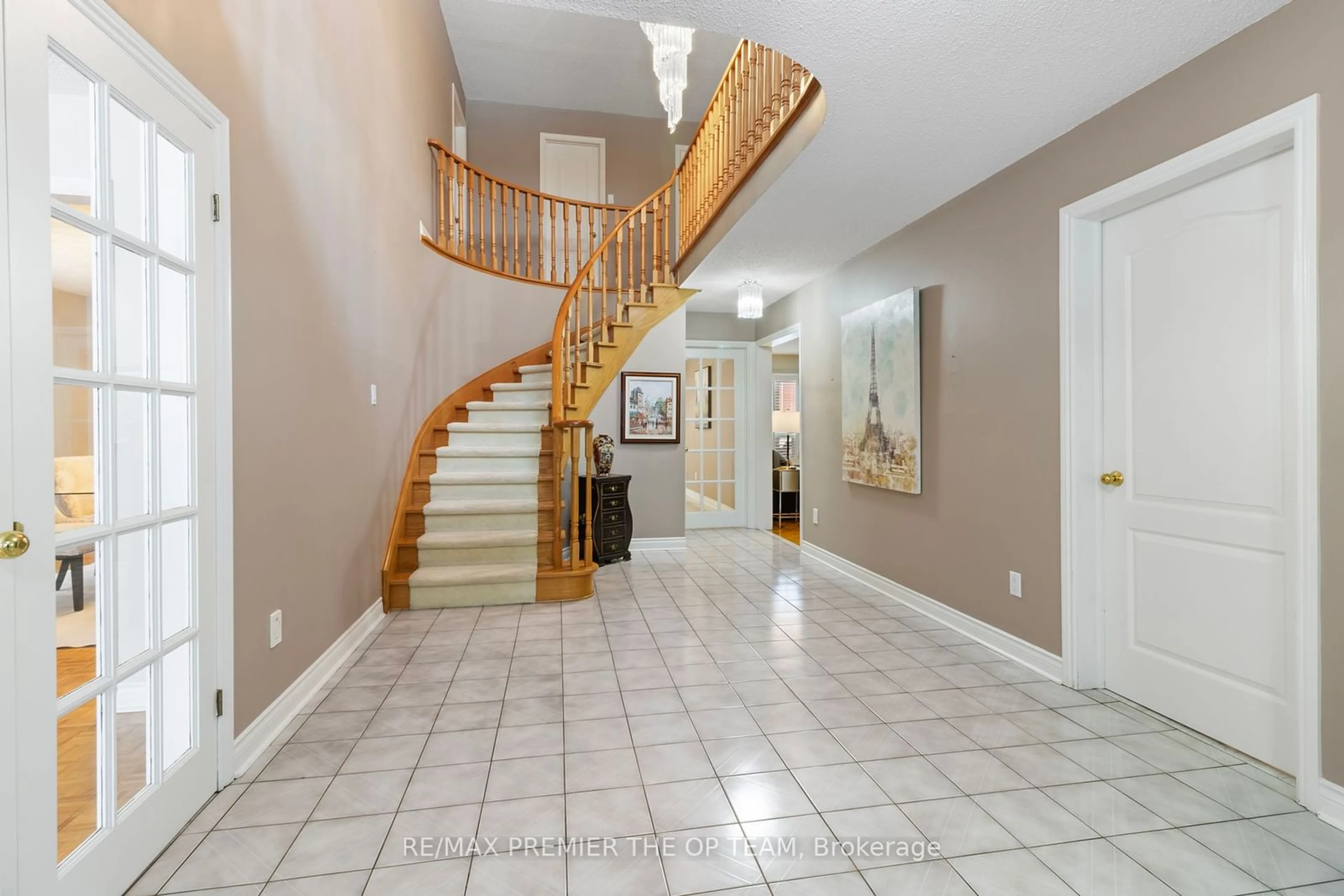 Indoor foyer for 531 Forest Dr, Vaughan Ontario L4L 6L9