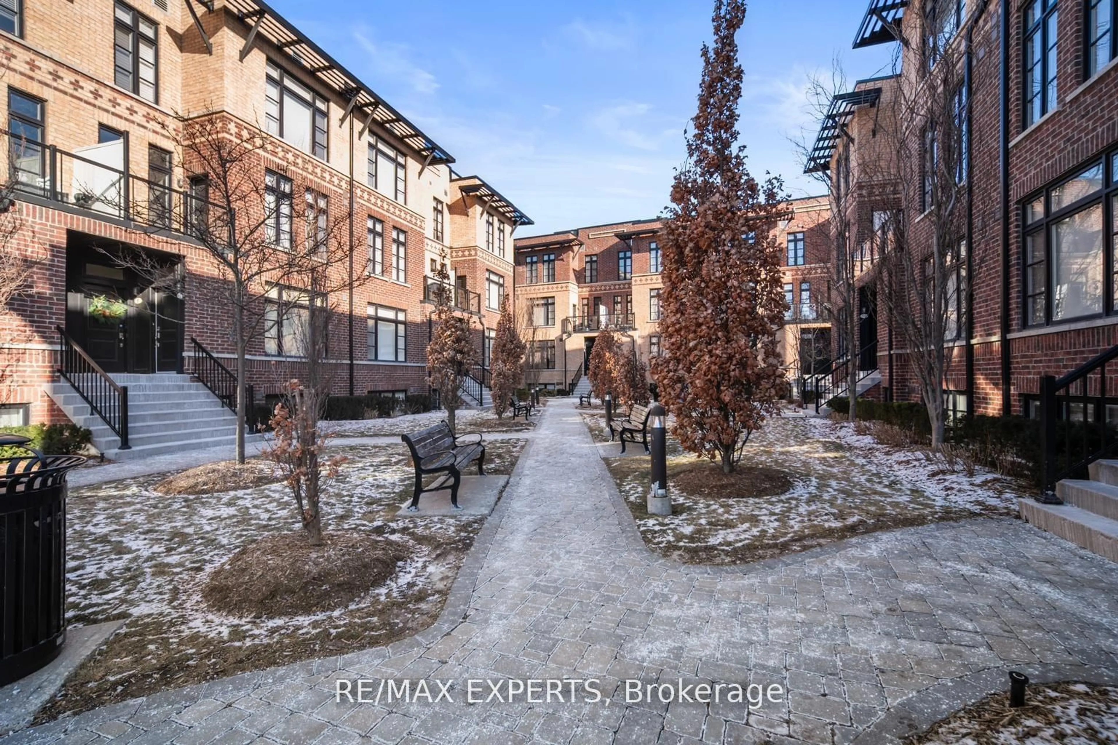 Patio, street for 8167 Kipling Ave #40, Vaughan Ontario L4L 0G4