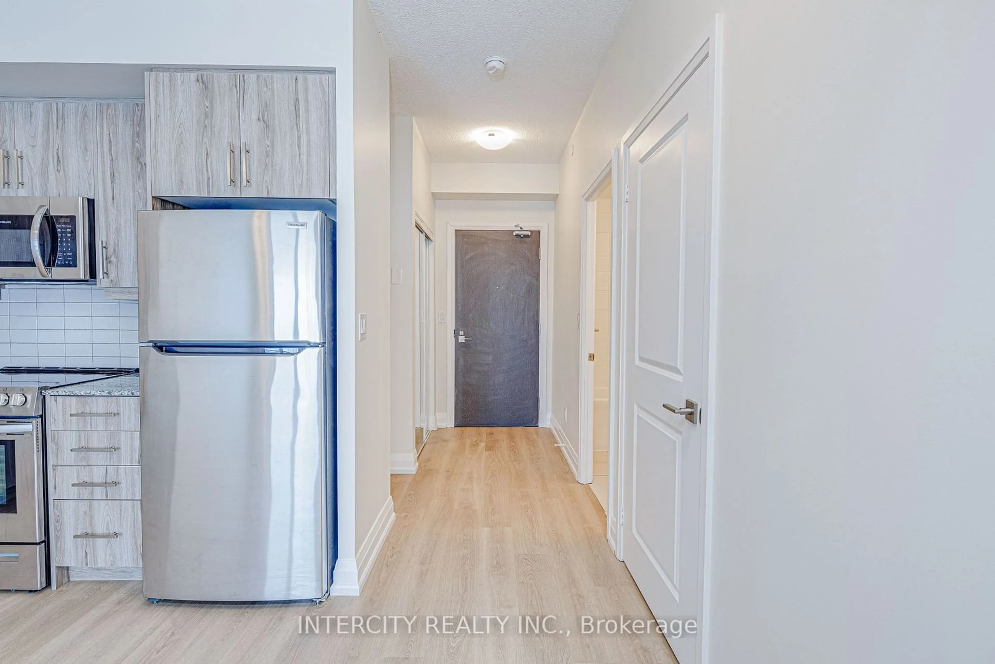 Indoor entryway for 3600 Highway 7 #617, Vaughan Ontario L4L 0G7