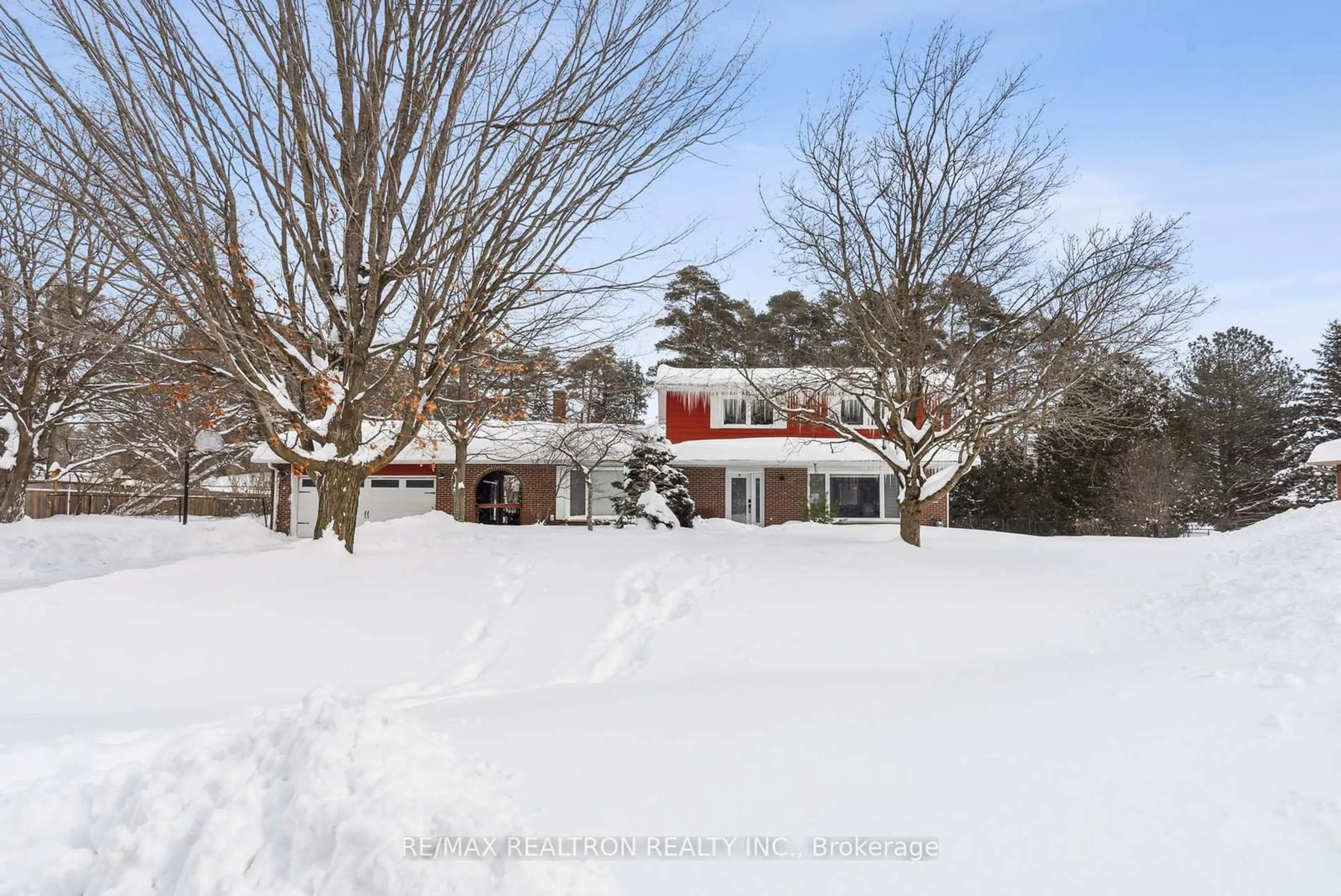 A pic from outside/outdoor area/front of a property/back of a property/a pic from drone, street for 11 Carlsberg Pl, Whitchurch-Stouffville Ontario L4A 7X4