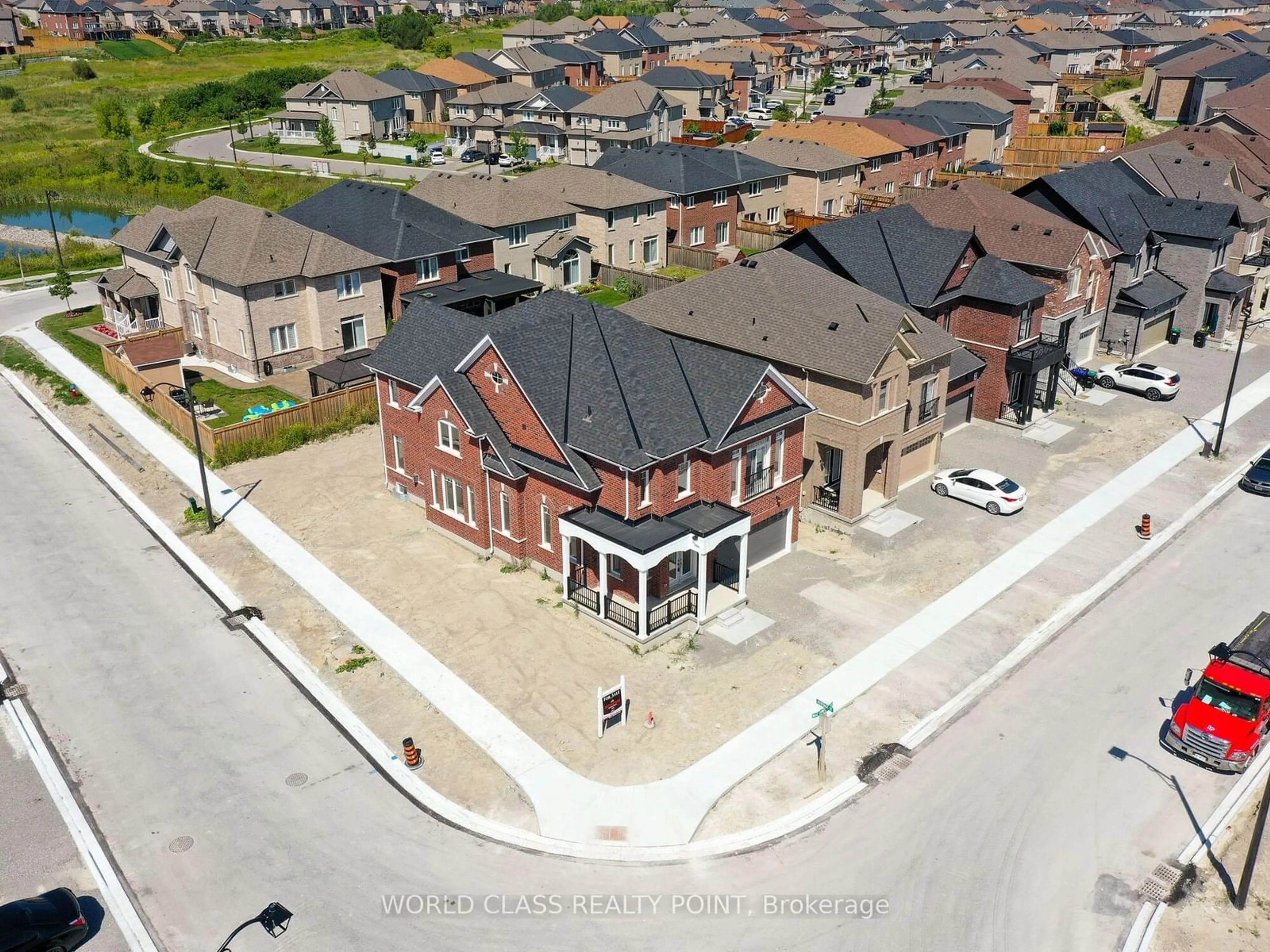 A pic from outside/outdoor area/front of a property/back of a property/a pic from drone, street for 102 Mac Campbell Way, Bradford West Gwillimbury Ontario L3Z 4M6