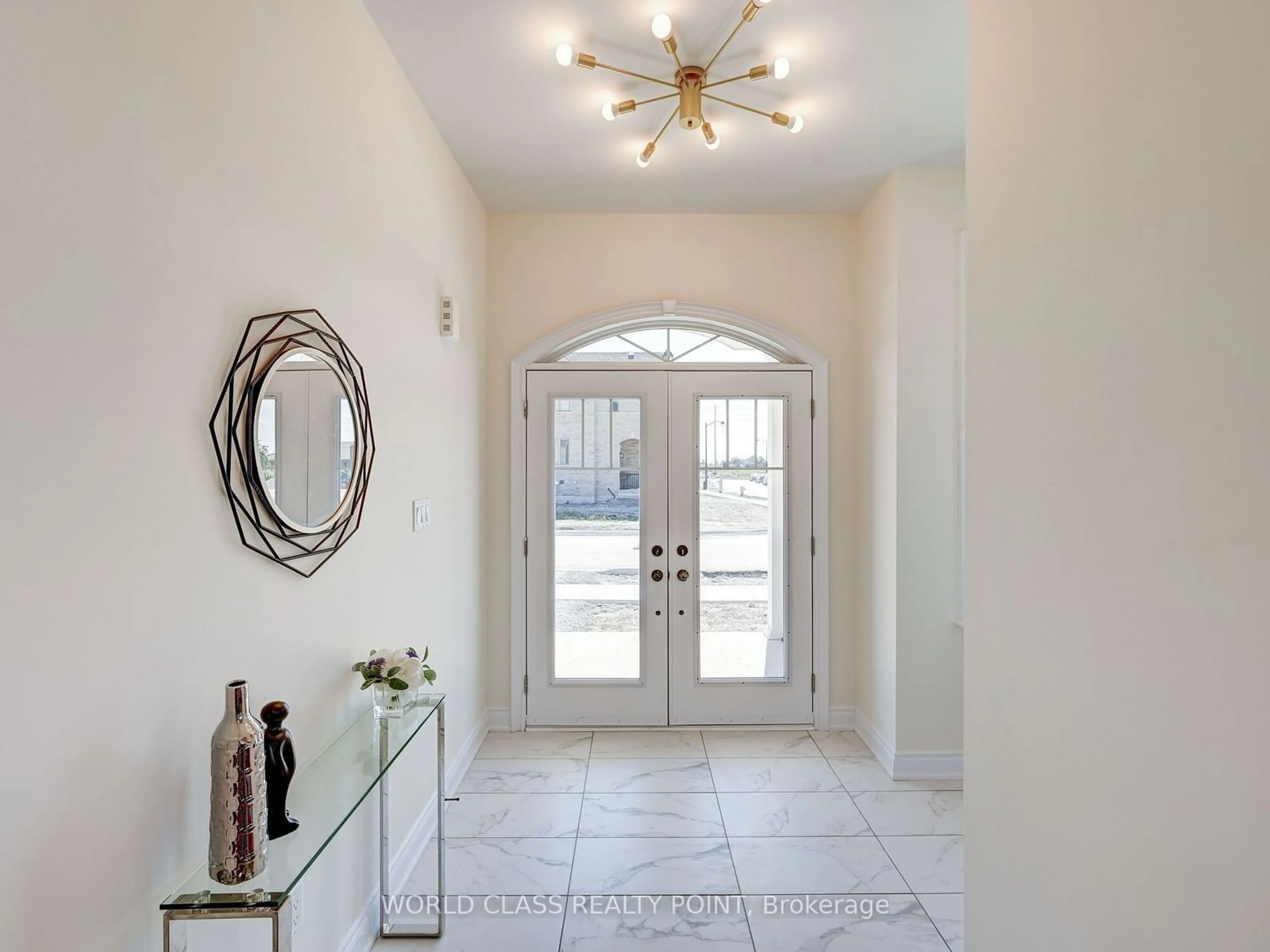 Indoor entryway for 102 Mac Campbell Way, Bradford West Gwillimbury Ontario L3Z 4M6