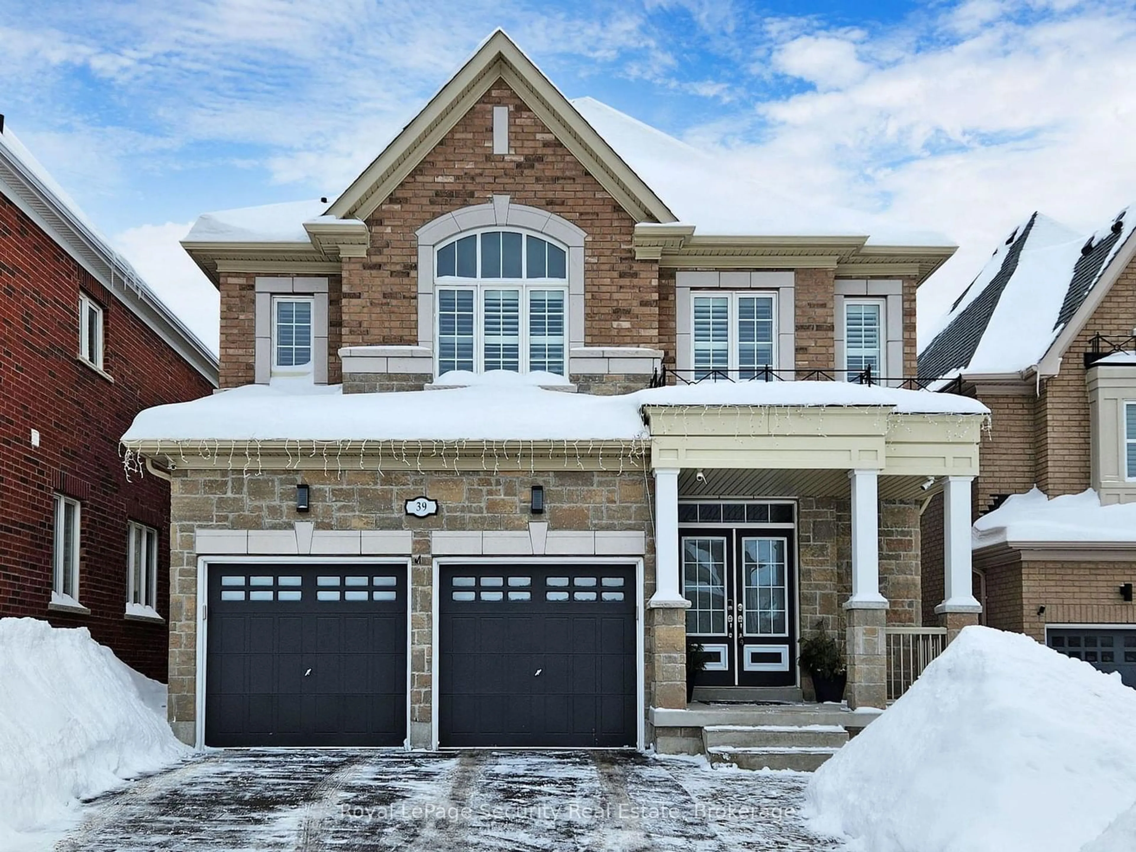 Home with brick exterior material, street for 39 Vivian Creek Rd, East Gwillimbury Ontario L0G 1M0