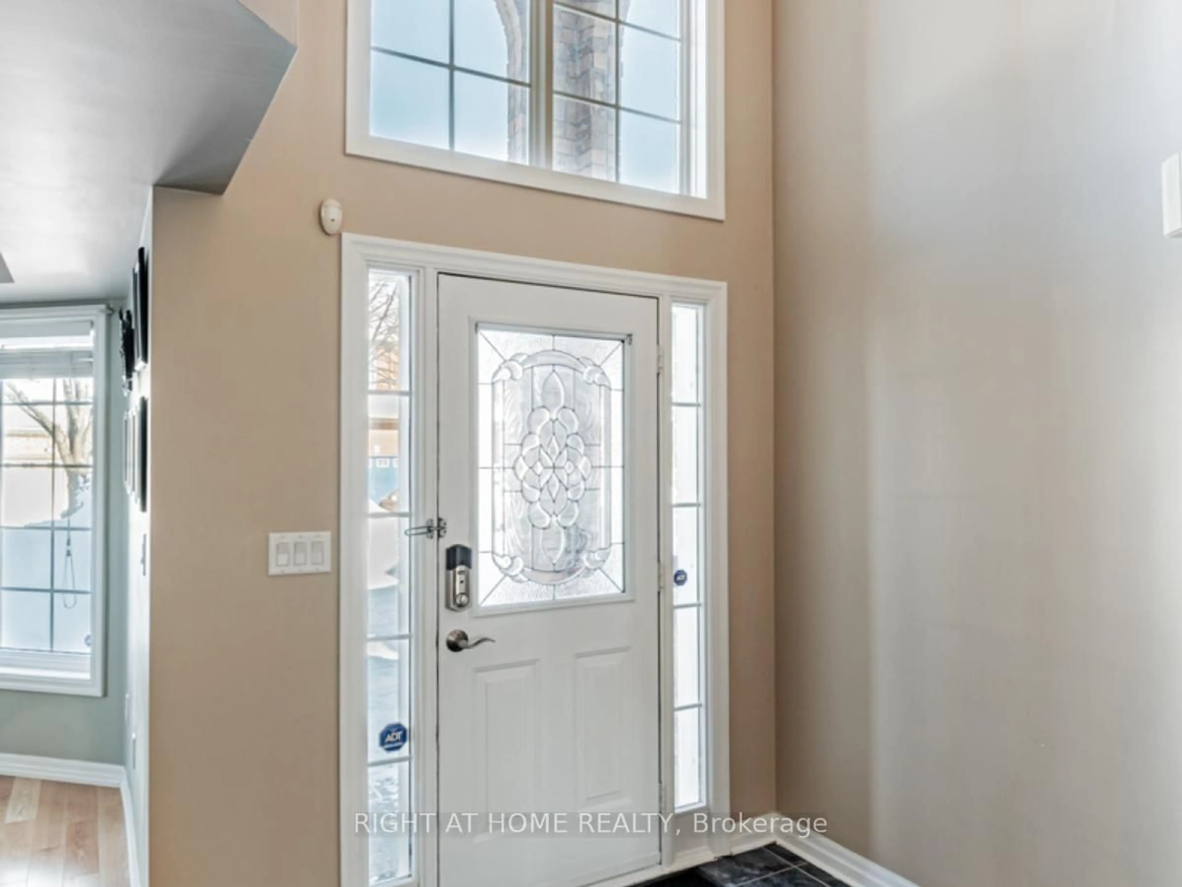 Indoor entryway for 27 Wiltshire Dr, Markham Ontario L6C 2N3