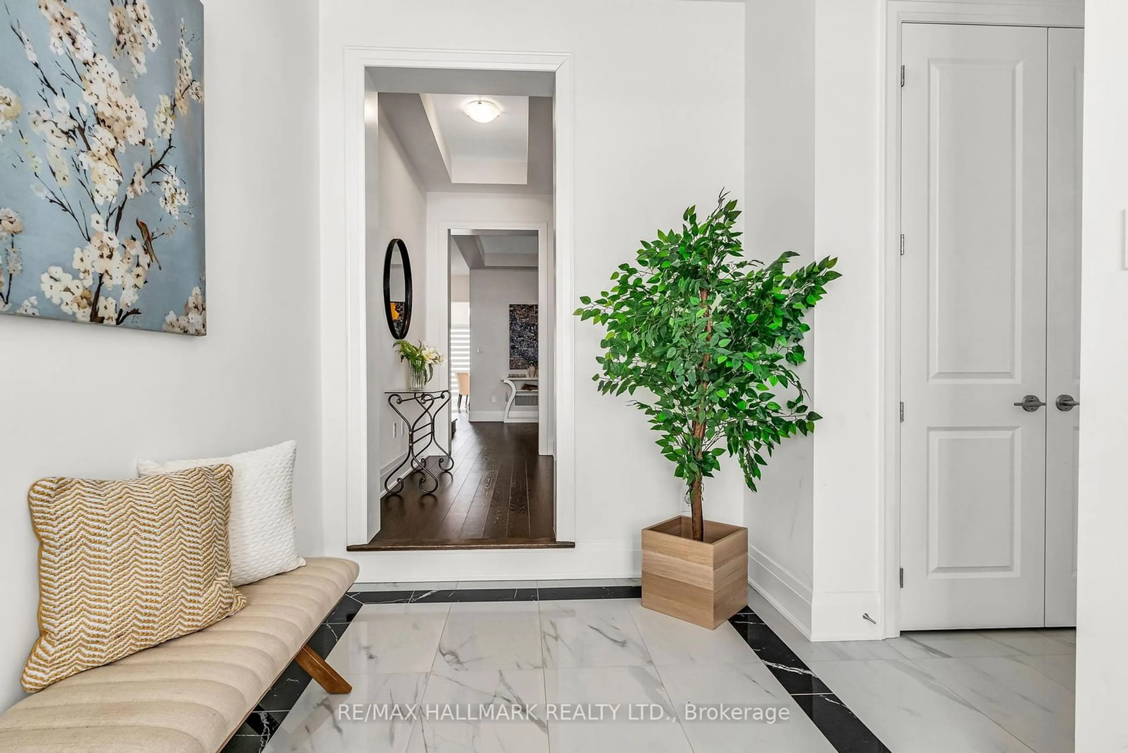 Indoor entryway for 17 Brant Dr, Vaughan Ontario L3L 0G1