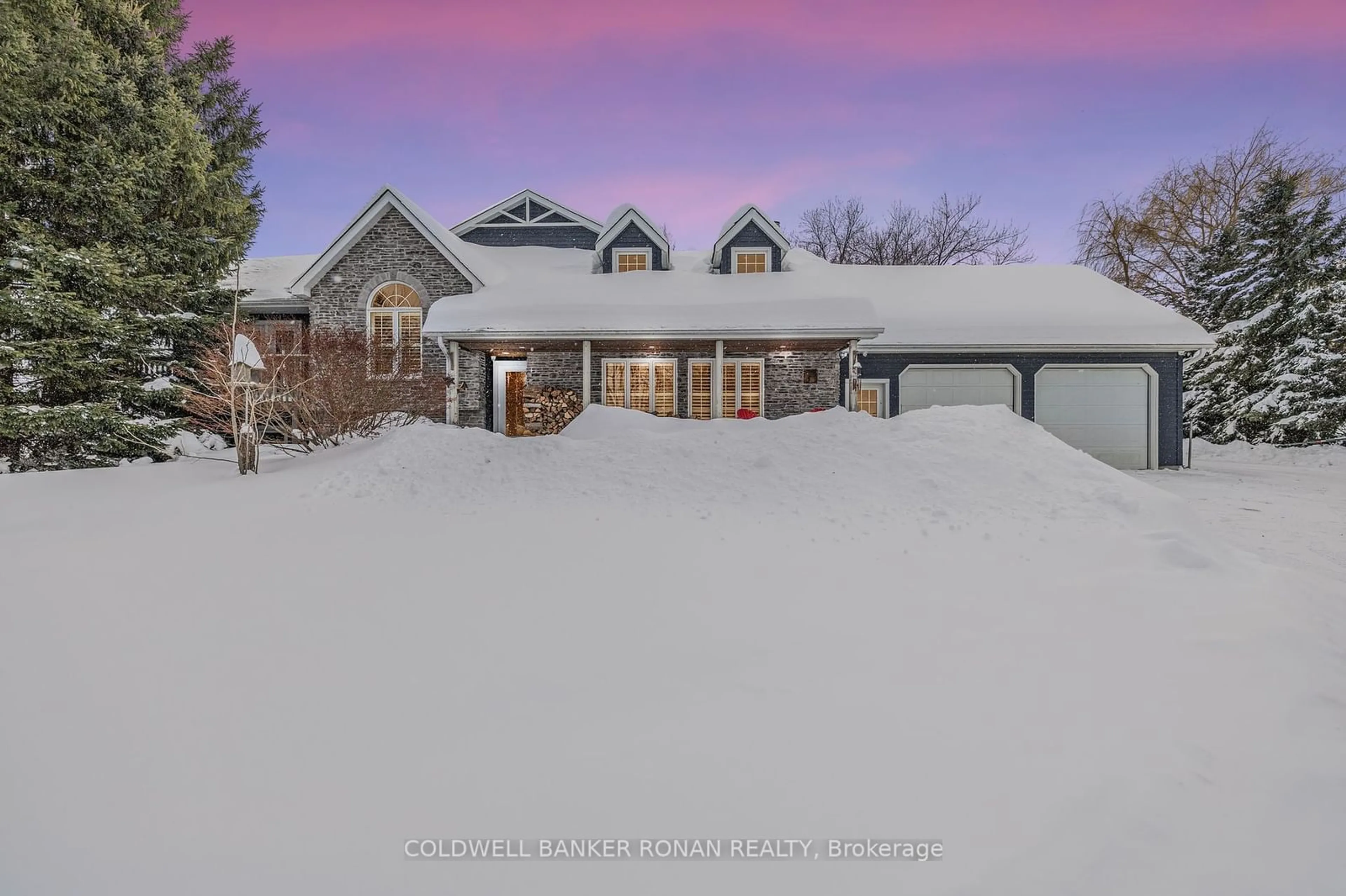 A pic from outside/outdoor area/front of a property/back of a property/a pic from drone, street for 6643 3rd Line, New Tecumseth Ontario L0G 1W0