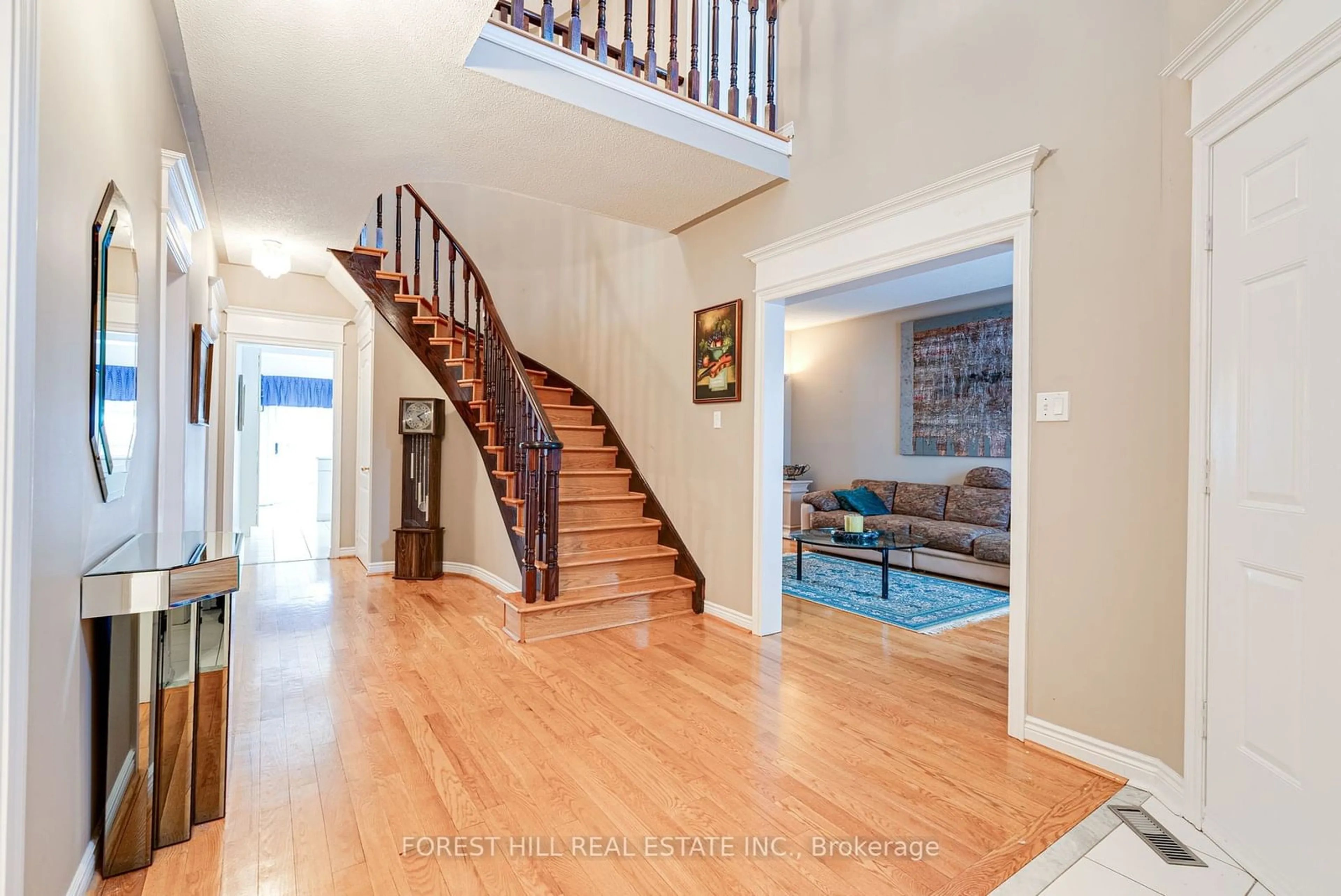 Indoor foyer for 32 Loma Vista Dr, Vaughan Ontario L4J 7S3