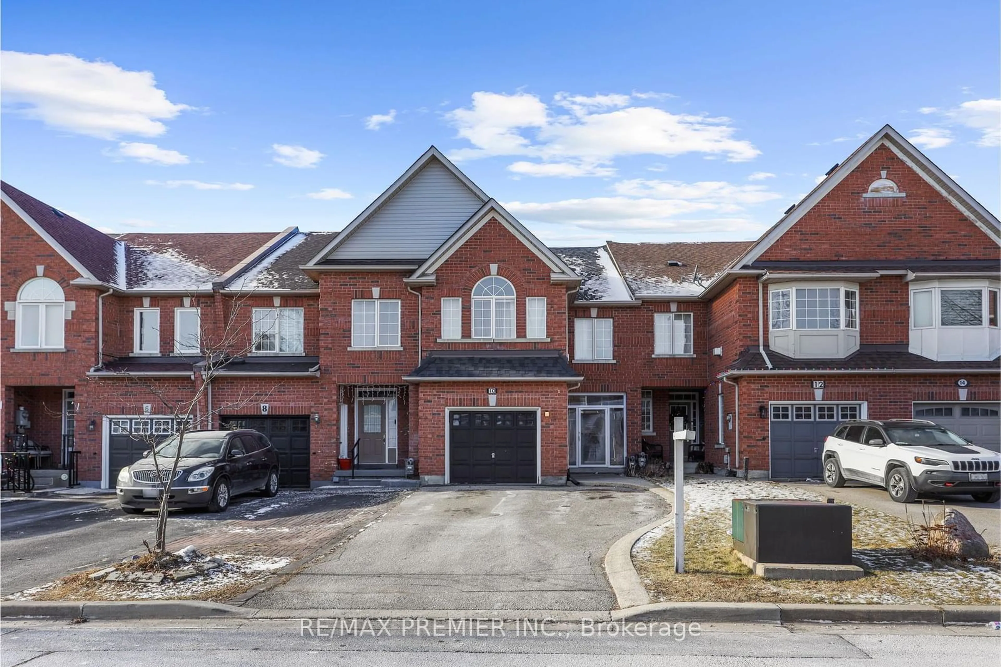 A pic from outside/outdoor area/front of a property/back of a property/a pic from drone, street for 10 Cormel St, Vaughan Ontario L6A 2L3