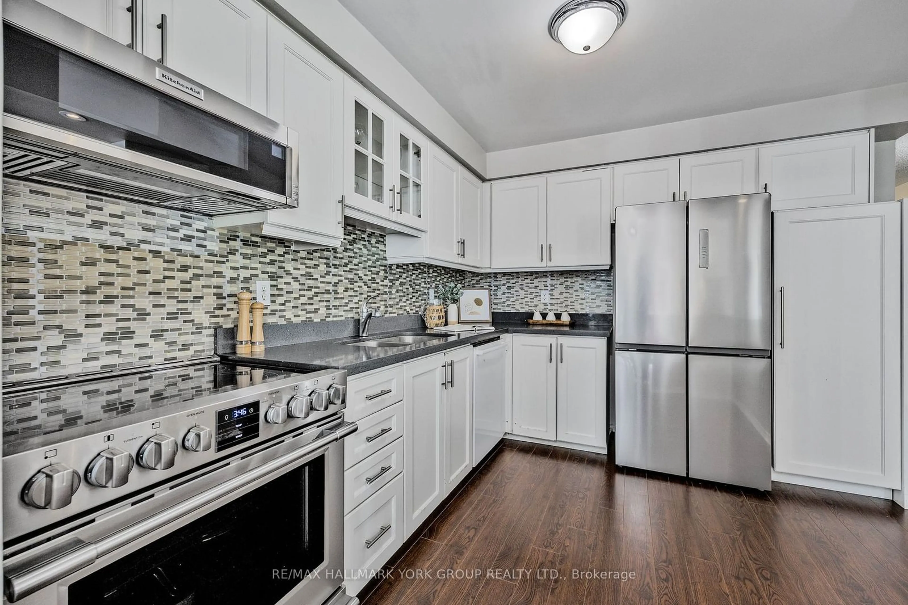 Standard kitchen, unknown for 780 Caradonna Cres, Newmarket Ontario L3X 1W5