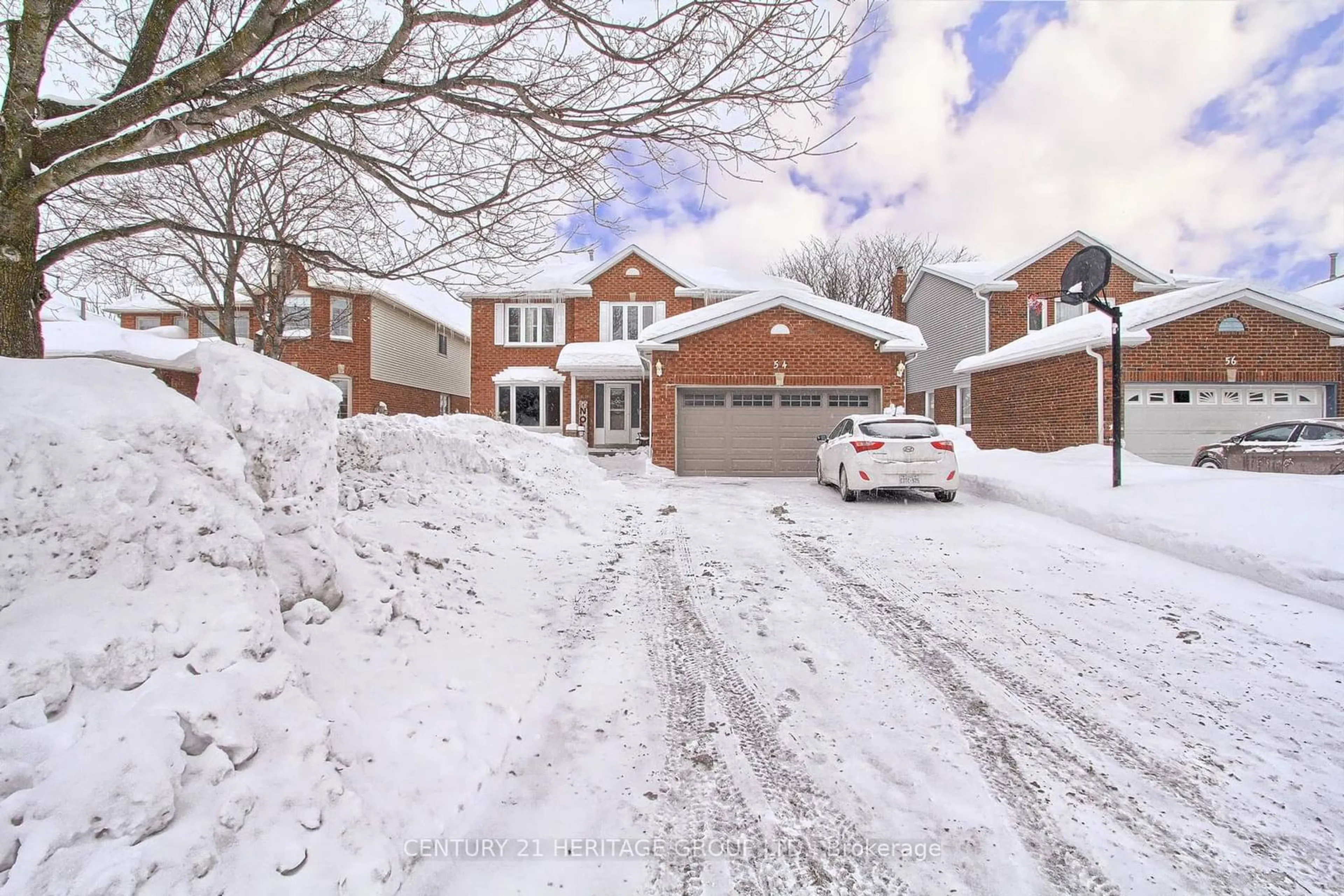 A pic from outside/outdoor area/front of a property/back of a property/a pic from drone, street for 54 Hadera Pl, Georgina Ontario L4P 3N6