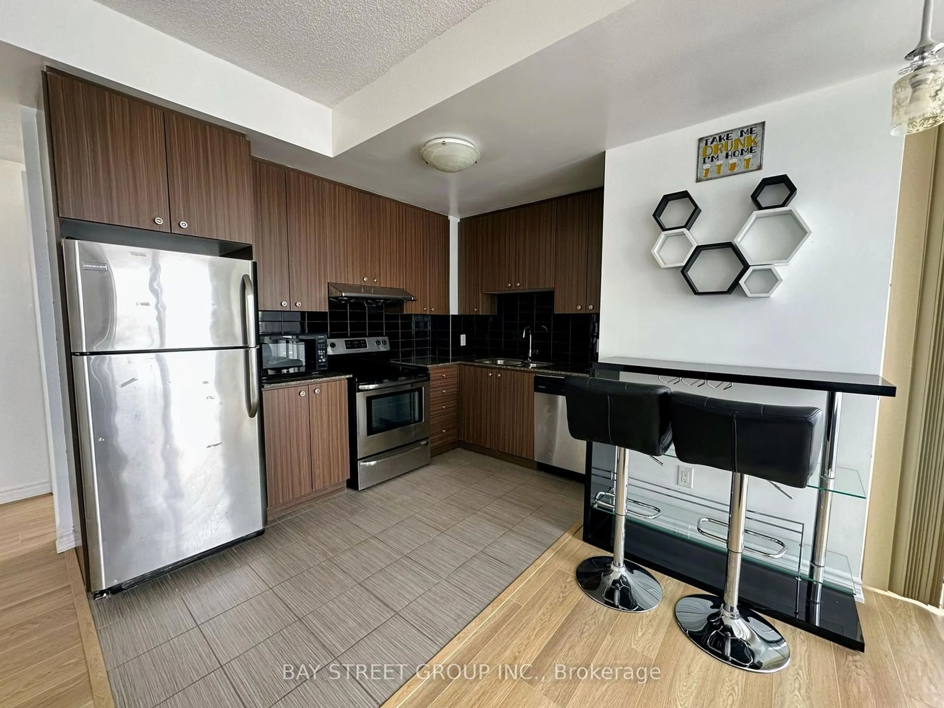 Standard kitchen, unknown for 8323 Kennedy Rd #522, Markham Ontario L3R 5W7