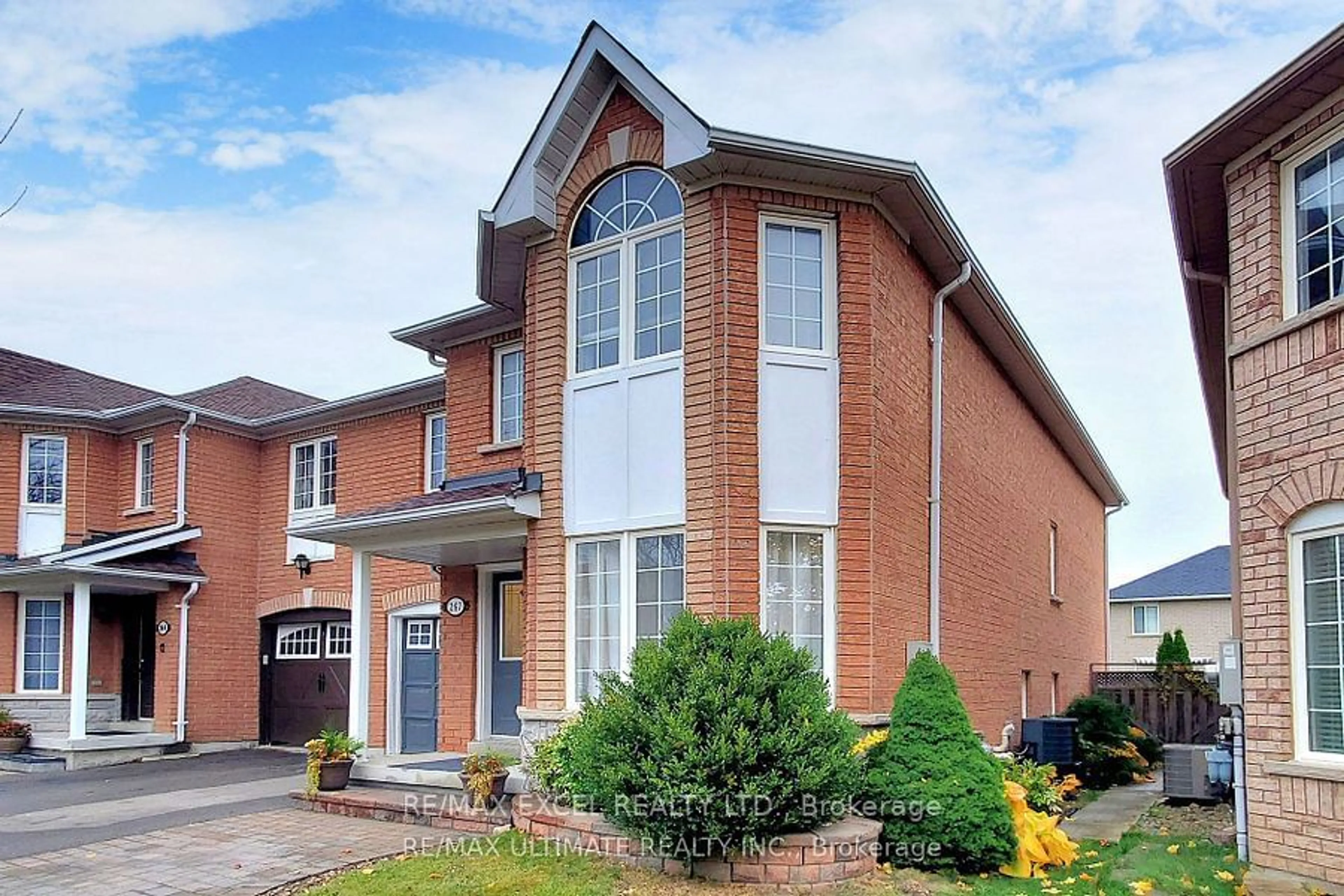 Home with brick exterior material, unknown for 267 Coachwhip Tr, Newmarket Ontario L3X 2Z6