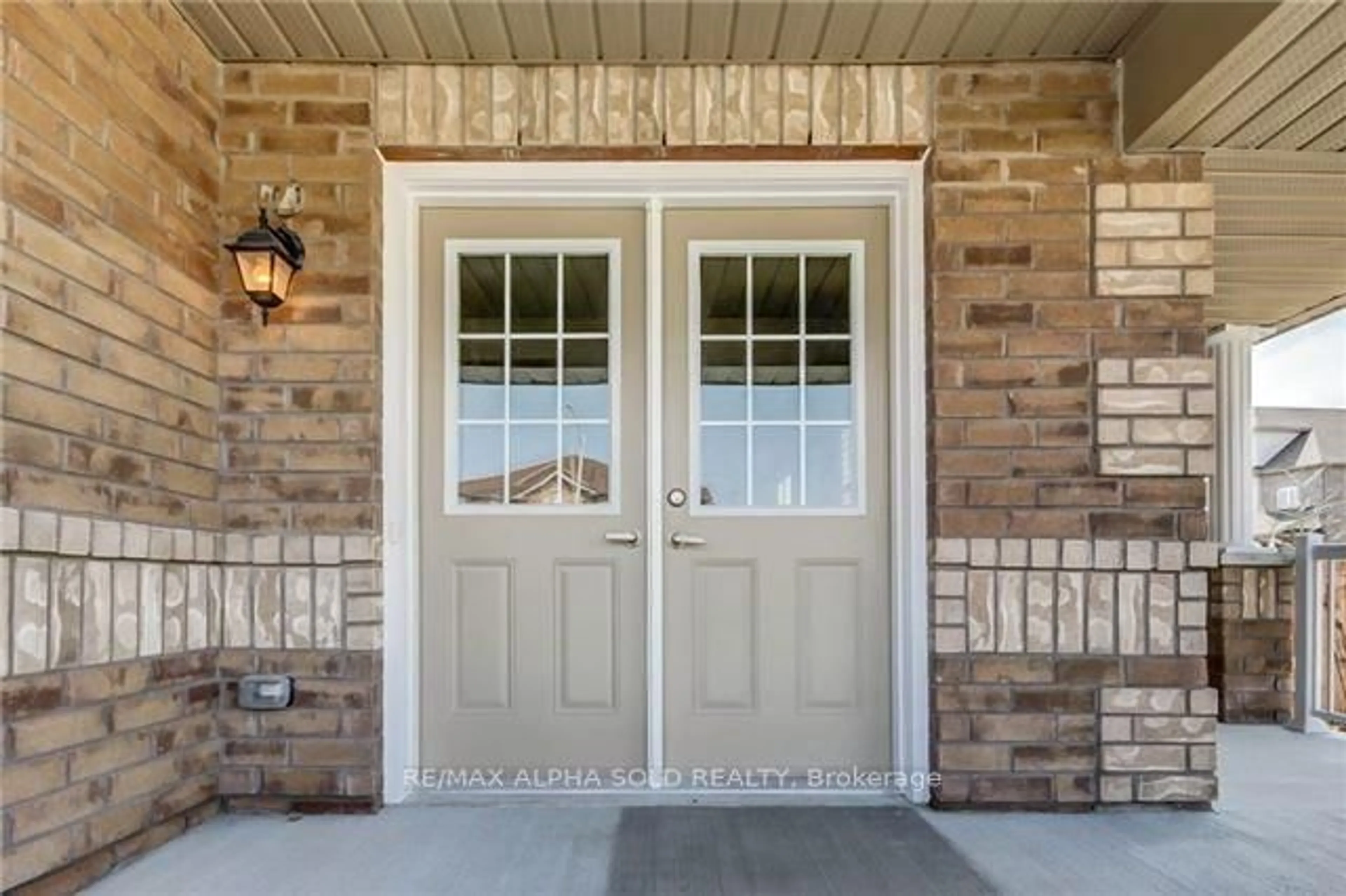 Indoor entryway for 1435 Sheldon St, Innisfil Ontario L9S 0H8