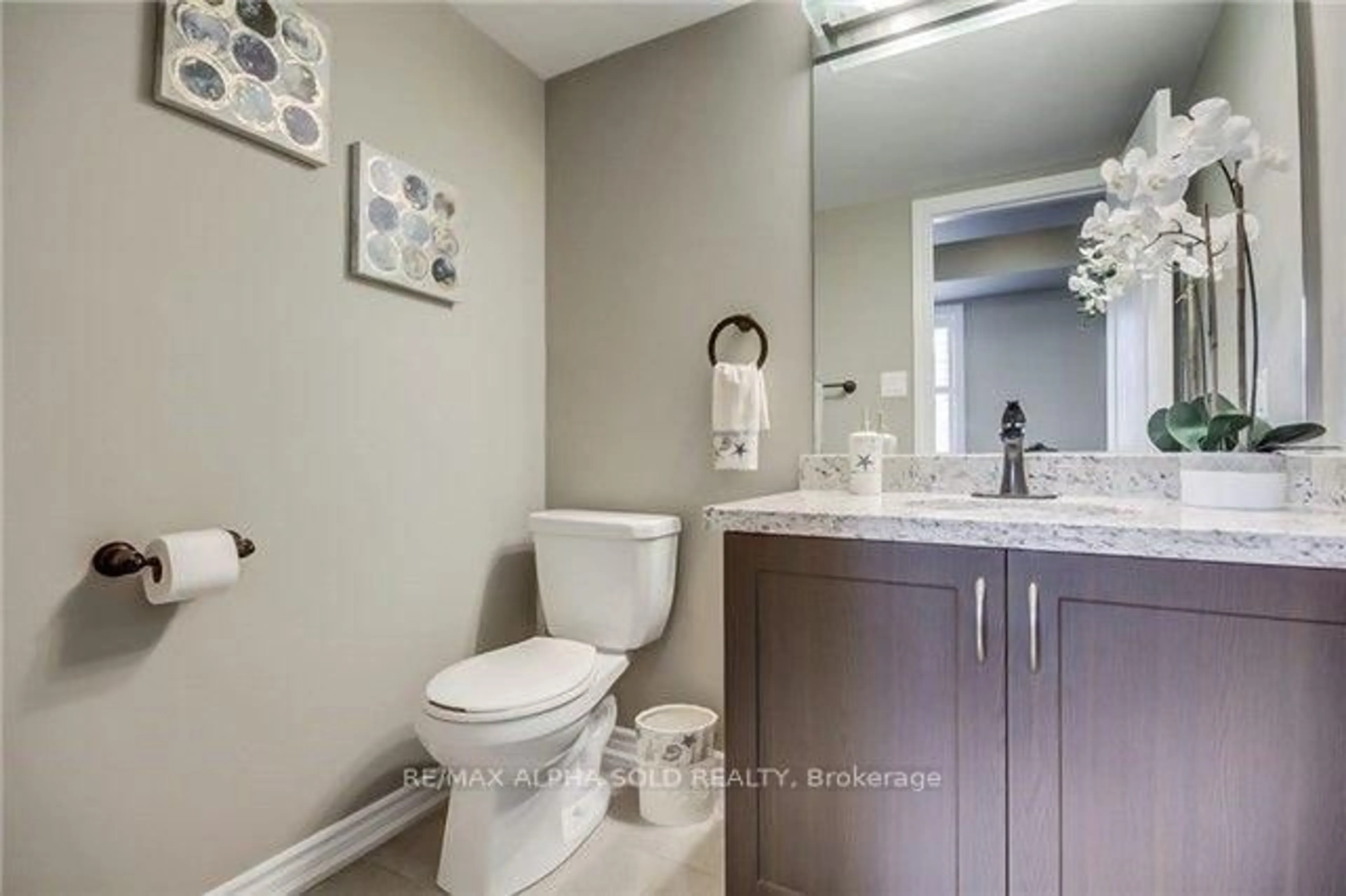 Standard bathroom, ceramic/tile floor for 1435 Sheldon St, Innisfil Ontario L9S 0H8