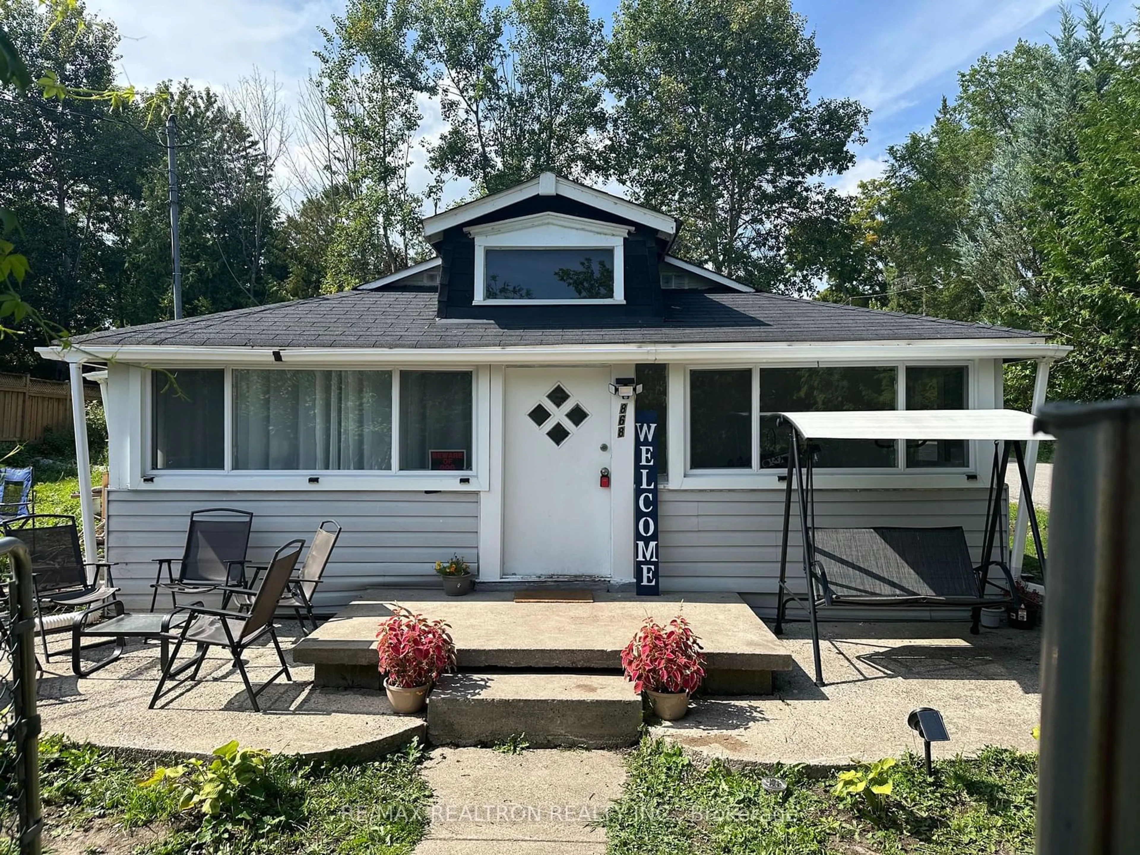 Home with vinyl exterior material, unknown for 868 Adams Rd, Innisfil Ontario L9S 4E1