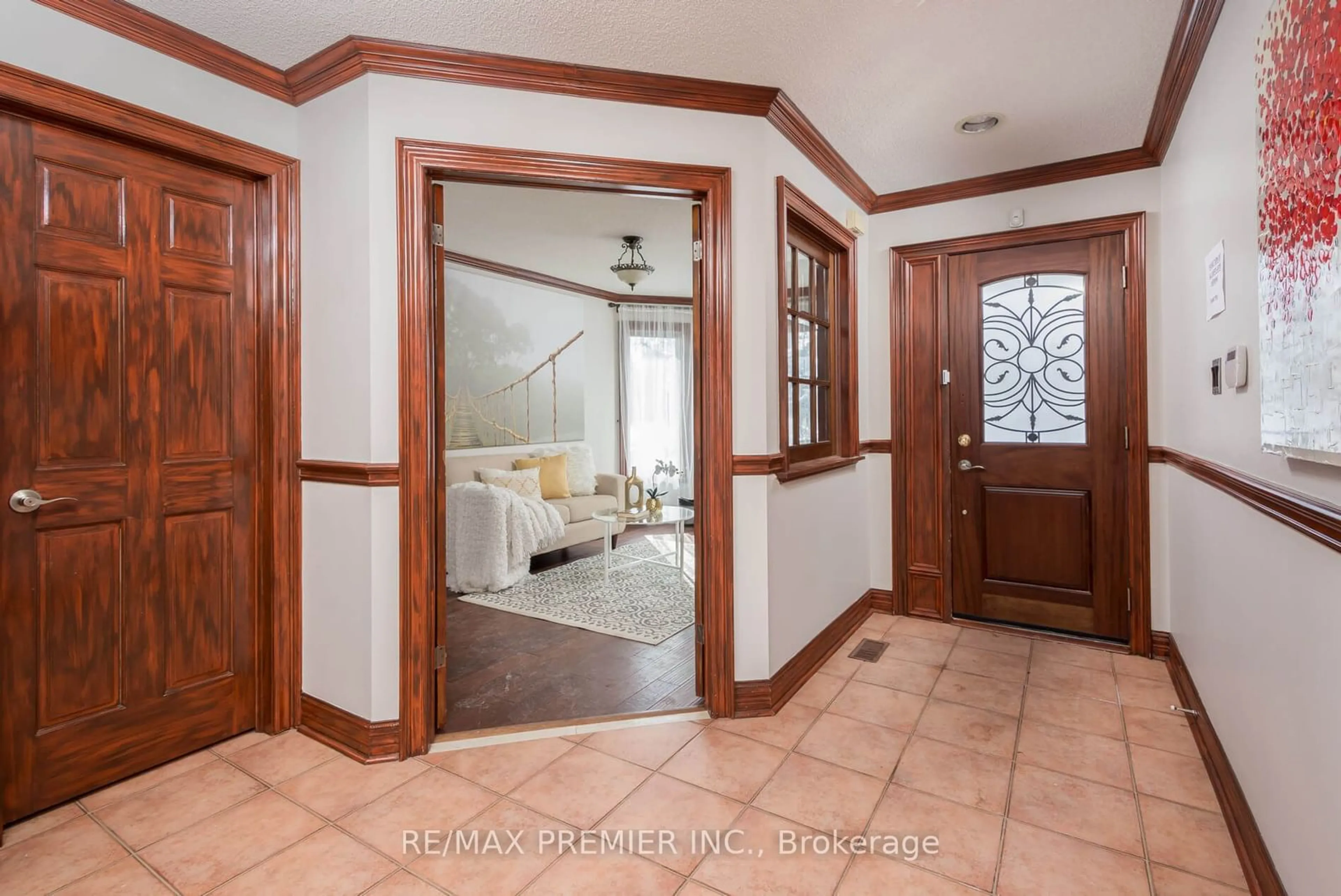 Indoor entryway for 348 Royalpark Way, Vaughan Ontario L4K 1K4