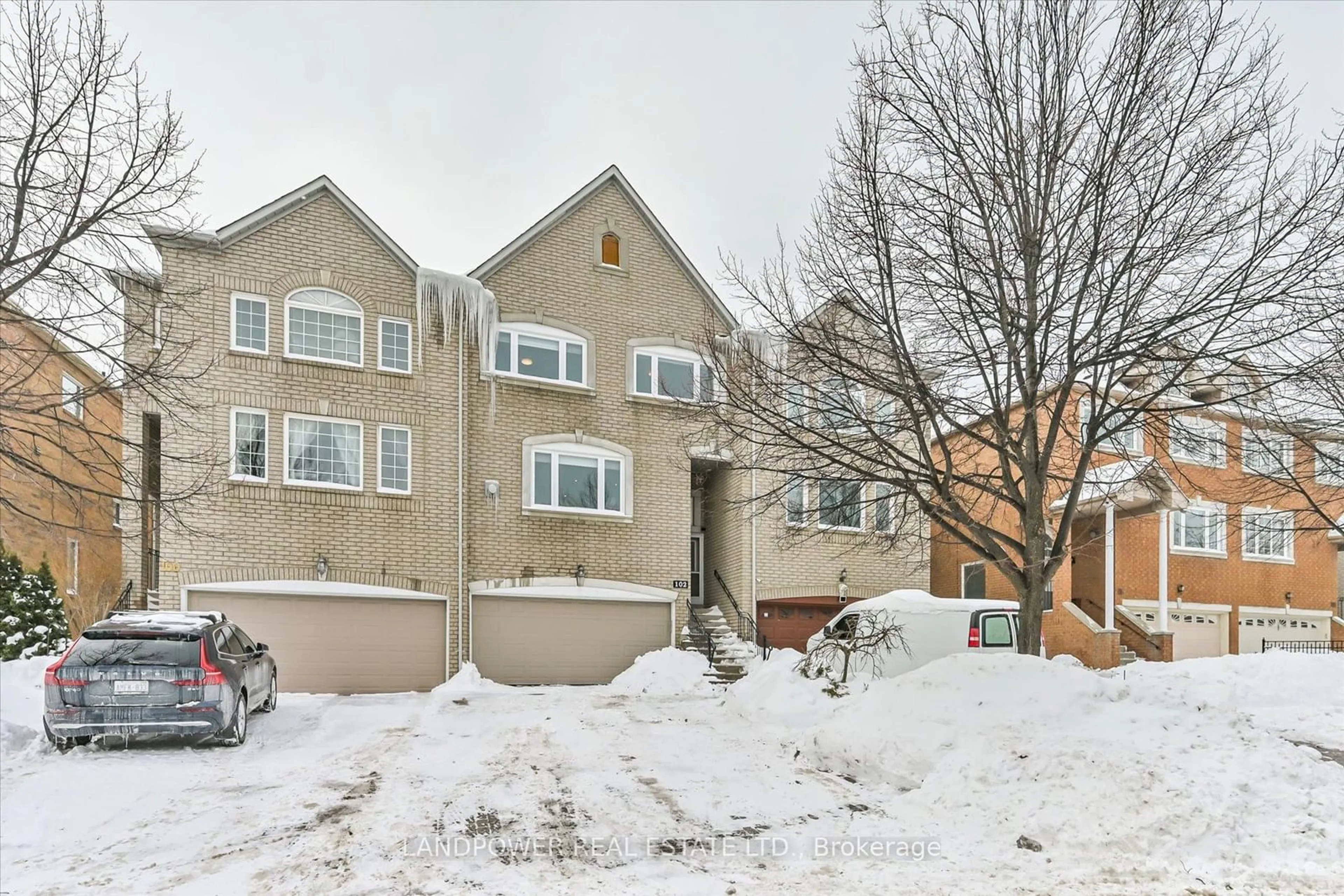 A pic from outside/outdoor area/front of a property/back of a property/a pic from drone, street for 102 Leitchcroft Cres, Markham Ontario L3T 7T9