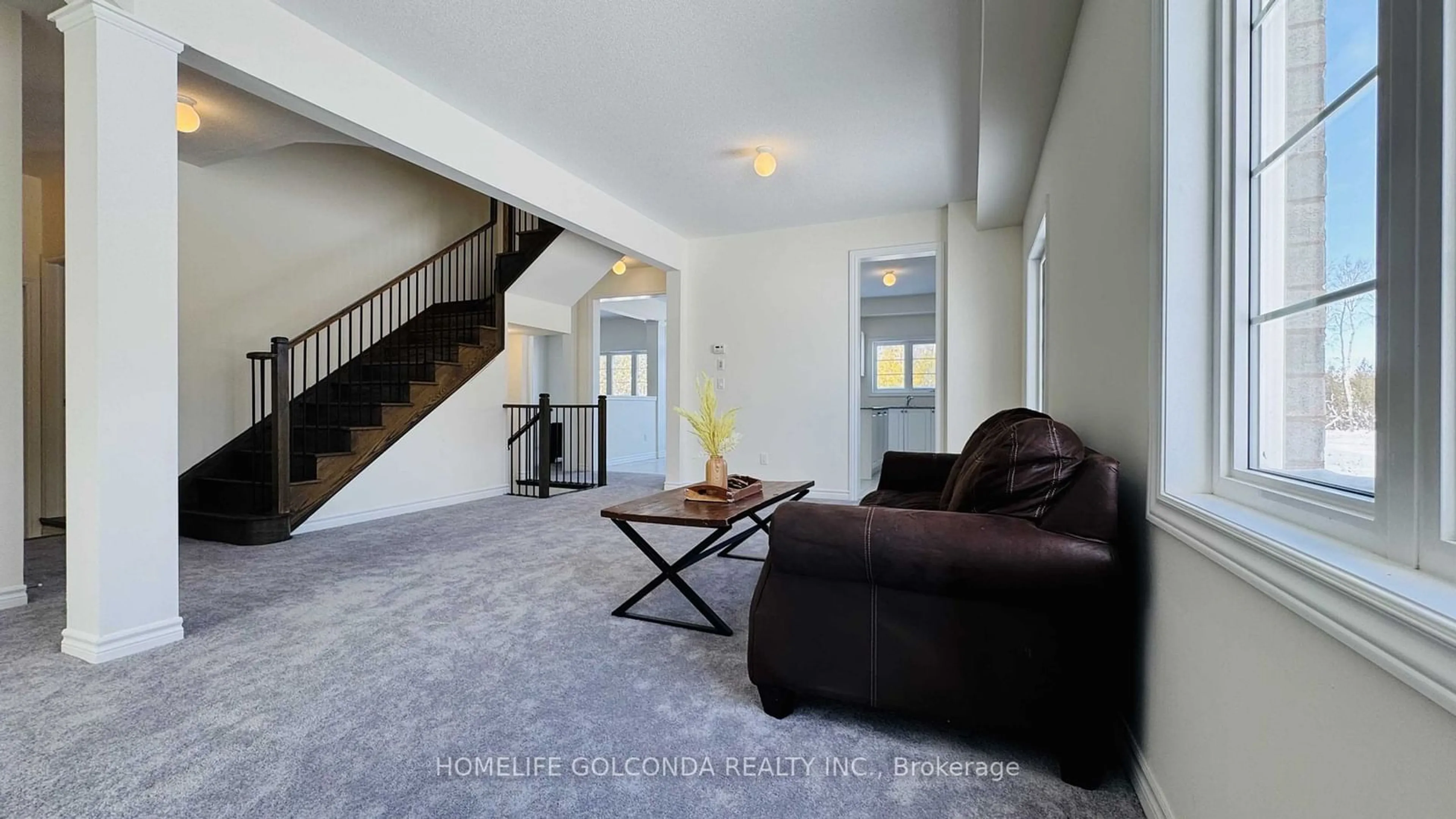 Indoor foyer for 128 Hawkins St, Georgina Ontario L0E 1R0