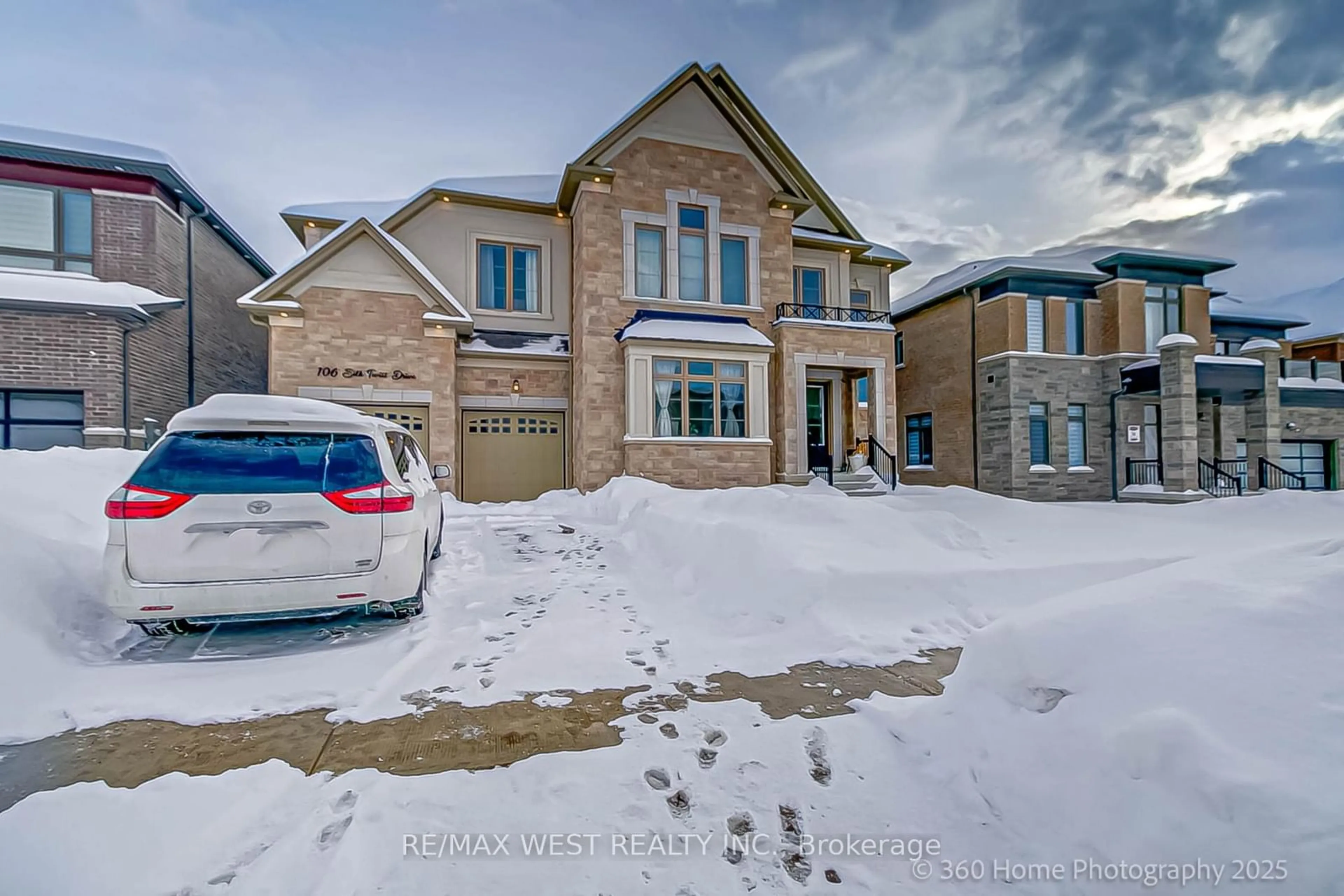 A pic from outside/outdoor area/front of a property/back of a property/a pic from drone, street for 106 Silk Twist Dr, East Gwillimbury Ontario L9N 0W4