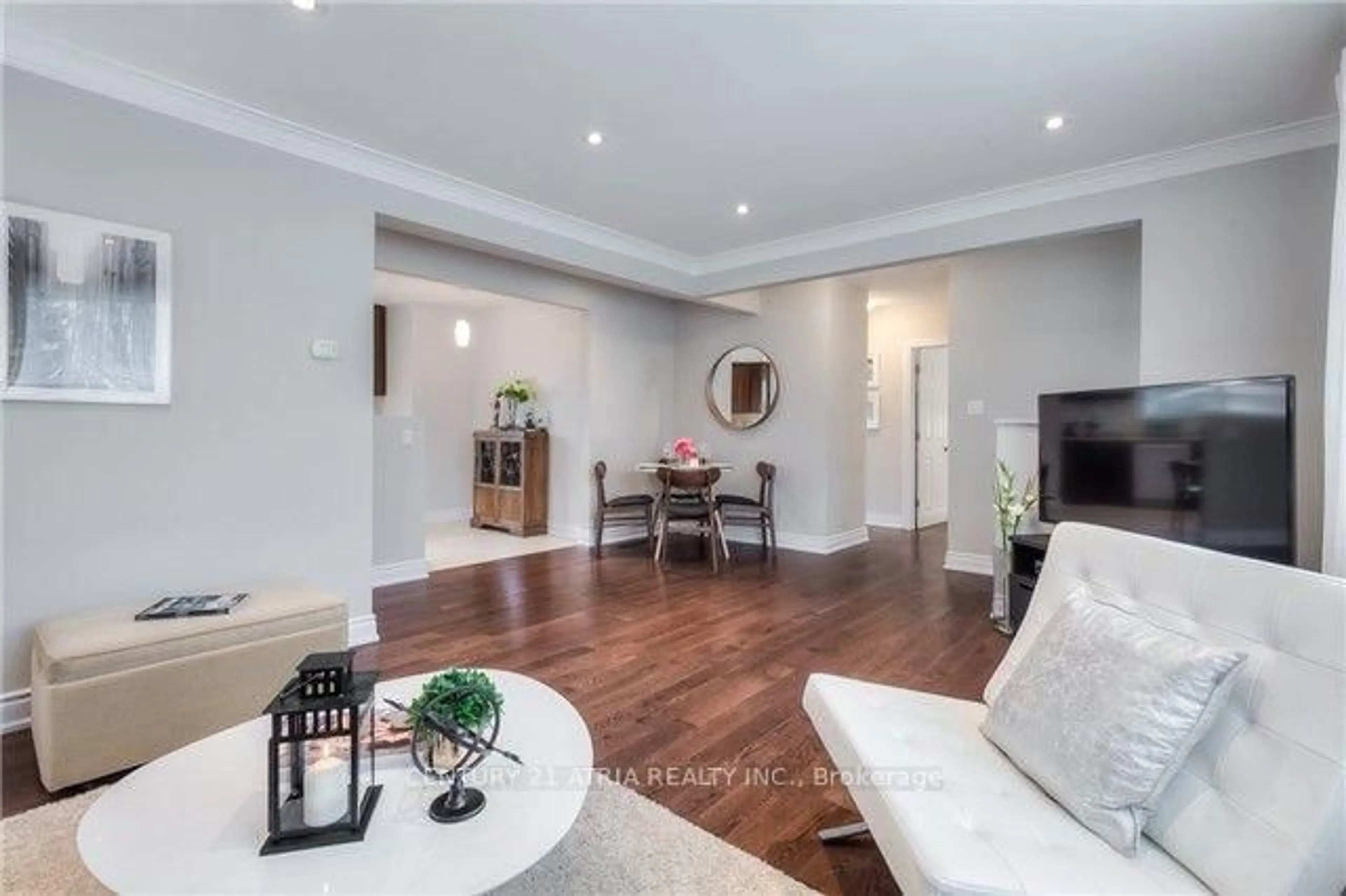 Living room with furniture, wood/laminate floor for 79 Cartier Cres, Richmond Hill Ontario L4C 2N3