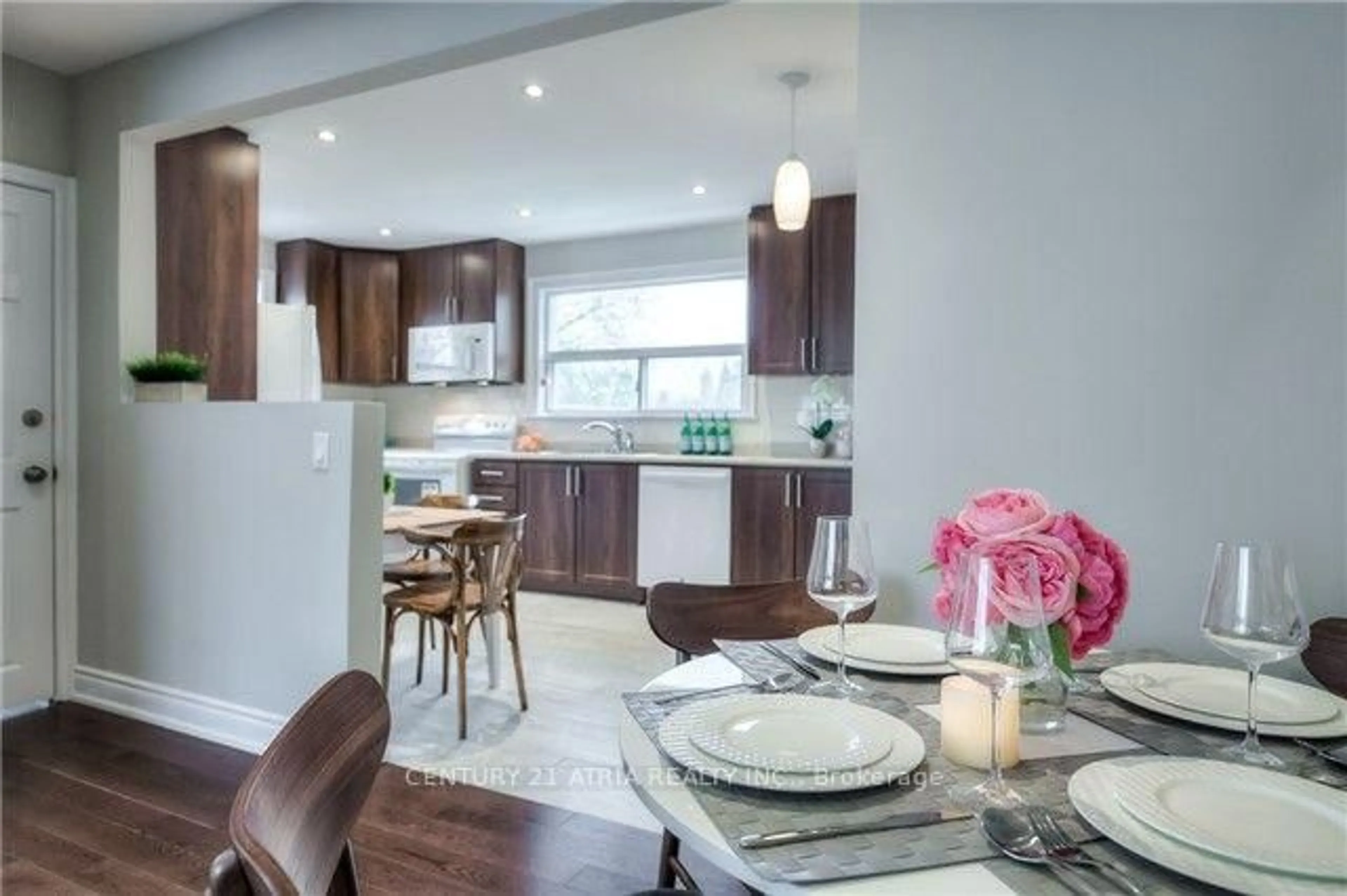 Open concept kitchen, unknown for 79 Cartier Cres, Richmond Hill Ontario L4C 2N3