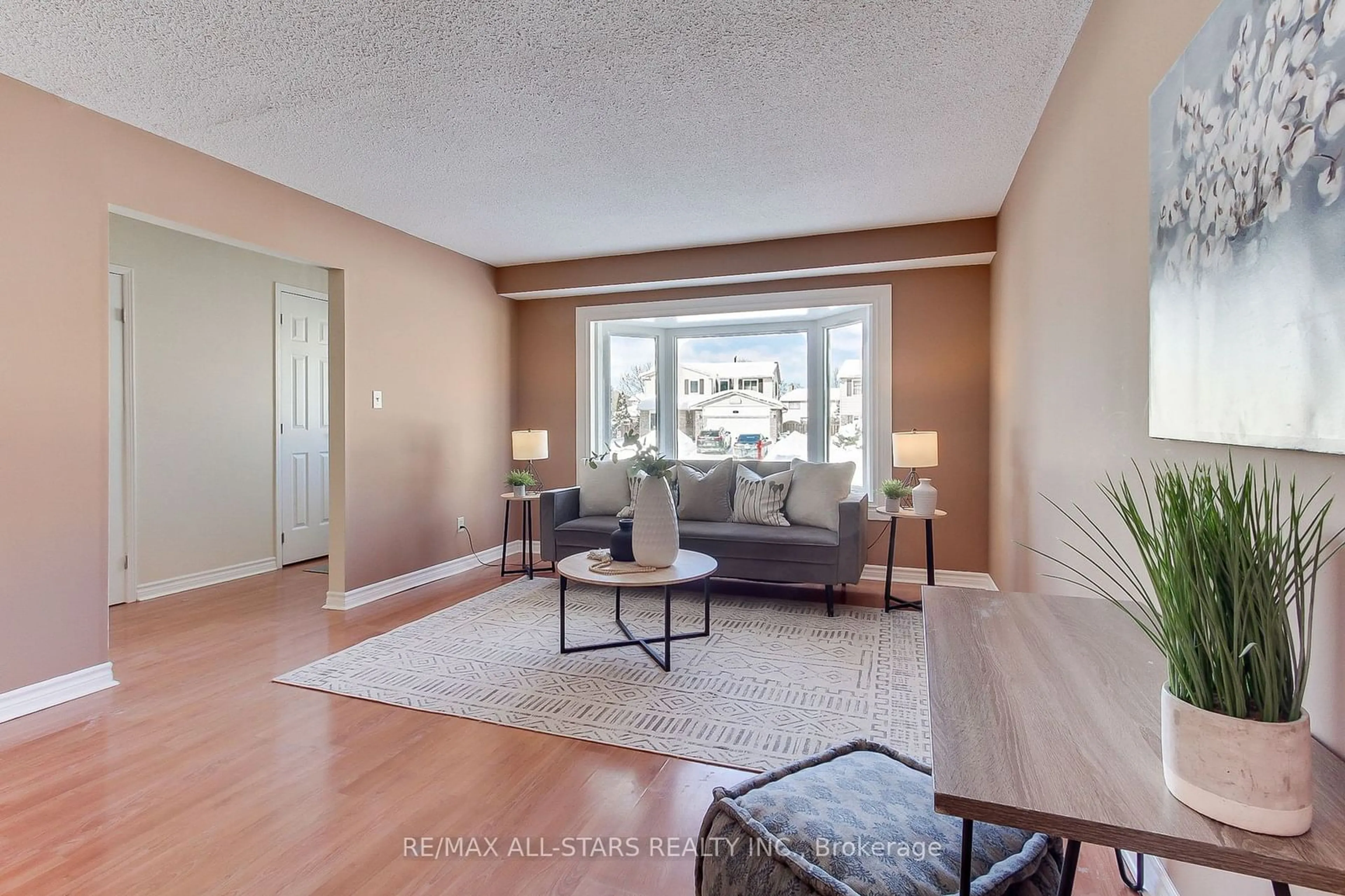 Living room with furniture, wood/laminate floor for 113 Lowe Blvd, Newmarket Ontario L3Y 5T3