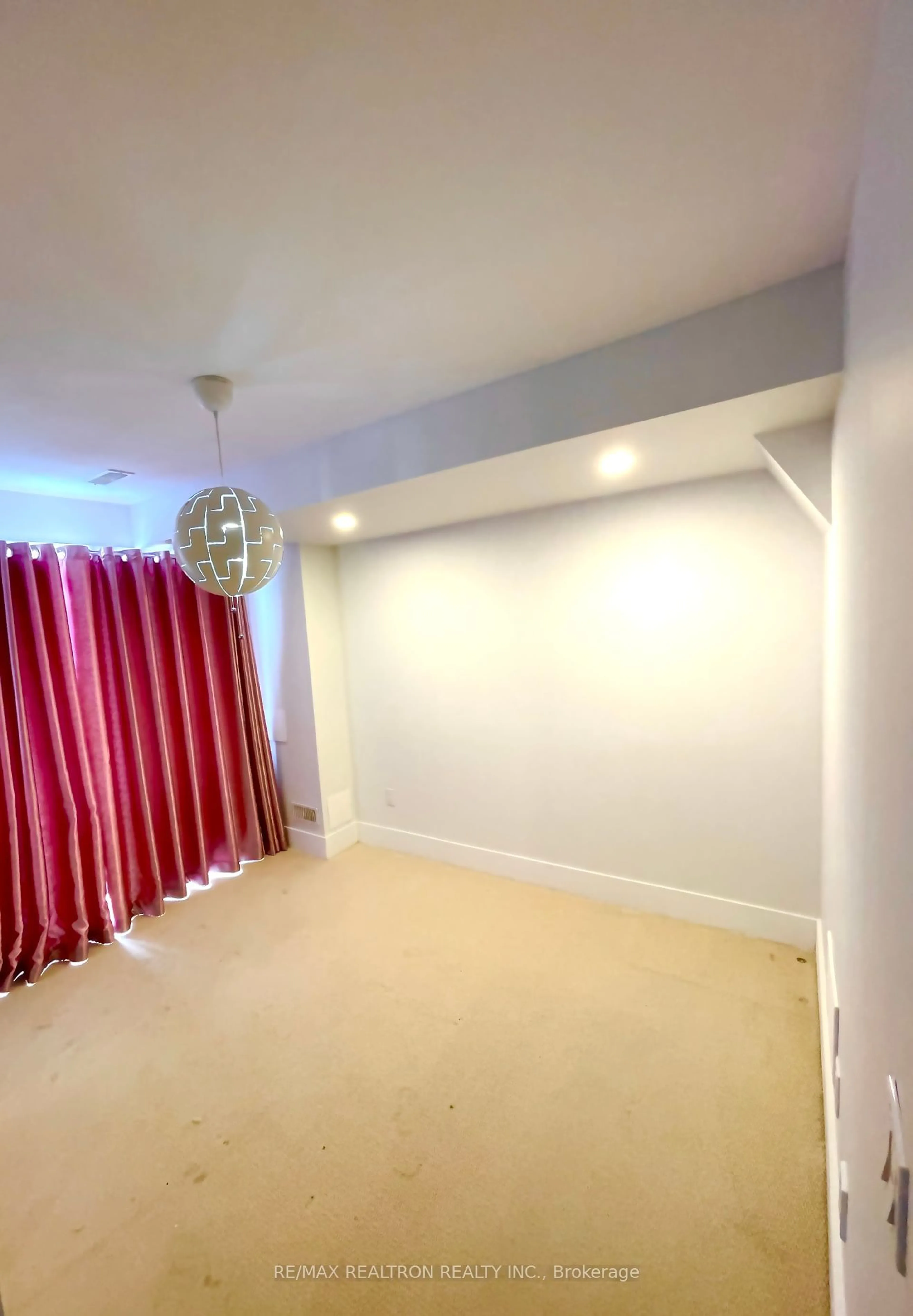 A pic of a room for 9124 Bathurst St, Vaughan Ontario L4J 0K1