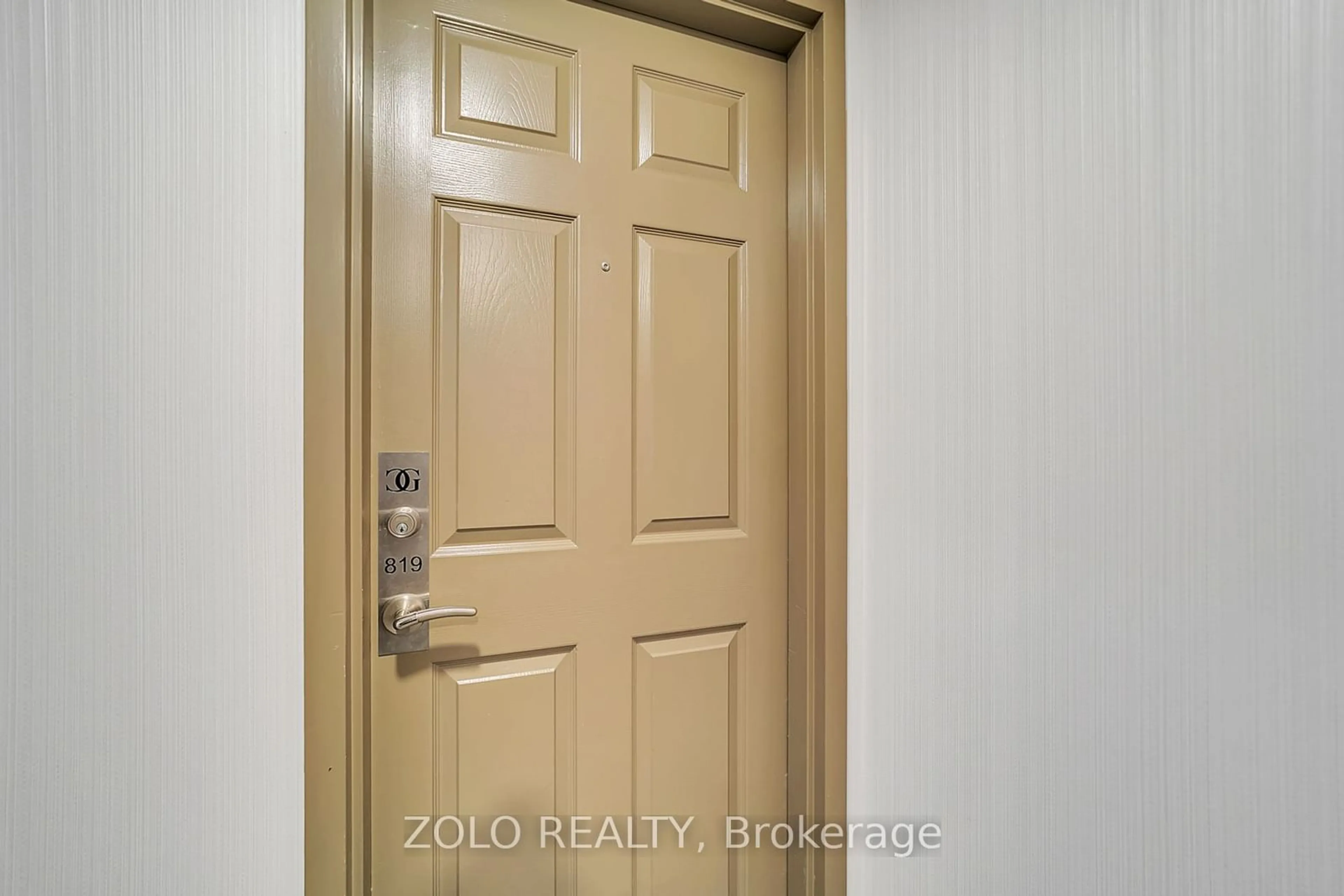 Indoor entryway for 309 Major Mackenzie Dr #819, Richmond Hill Ontario L4C 9V5