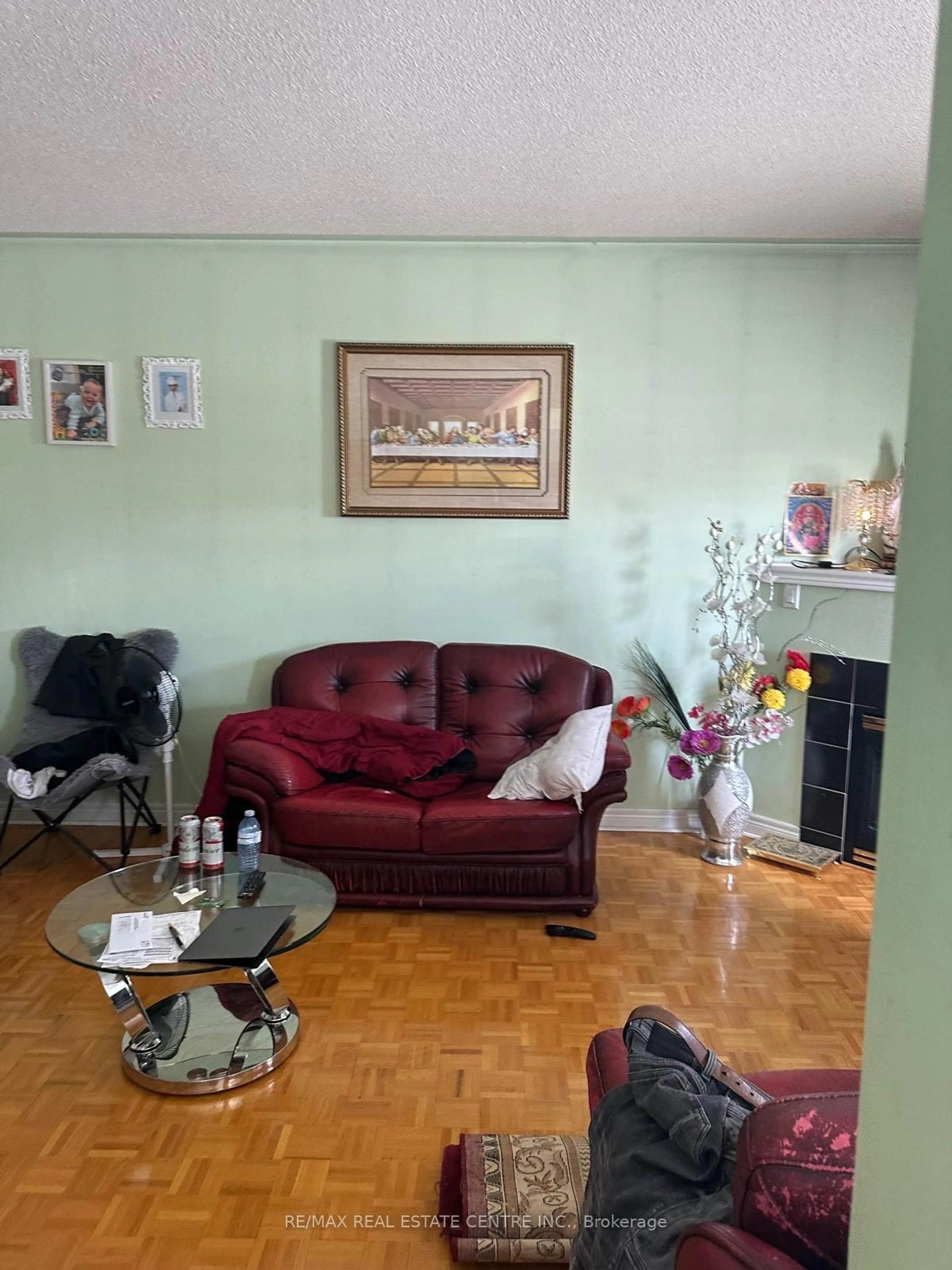 Living room with furniture, unknown for 27 Sandway Cres, Vaughan Ontario L6A 2M1