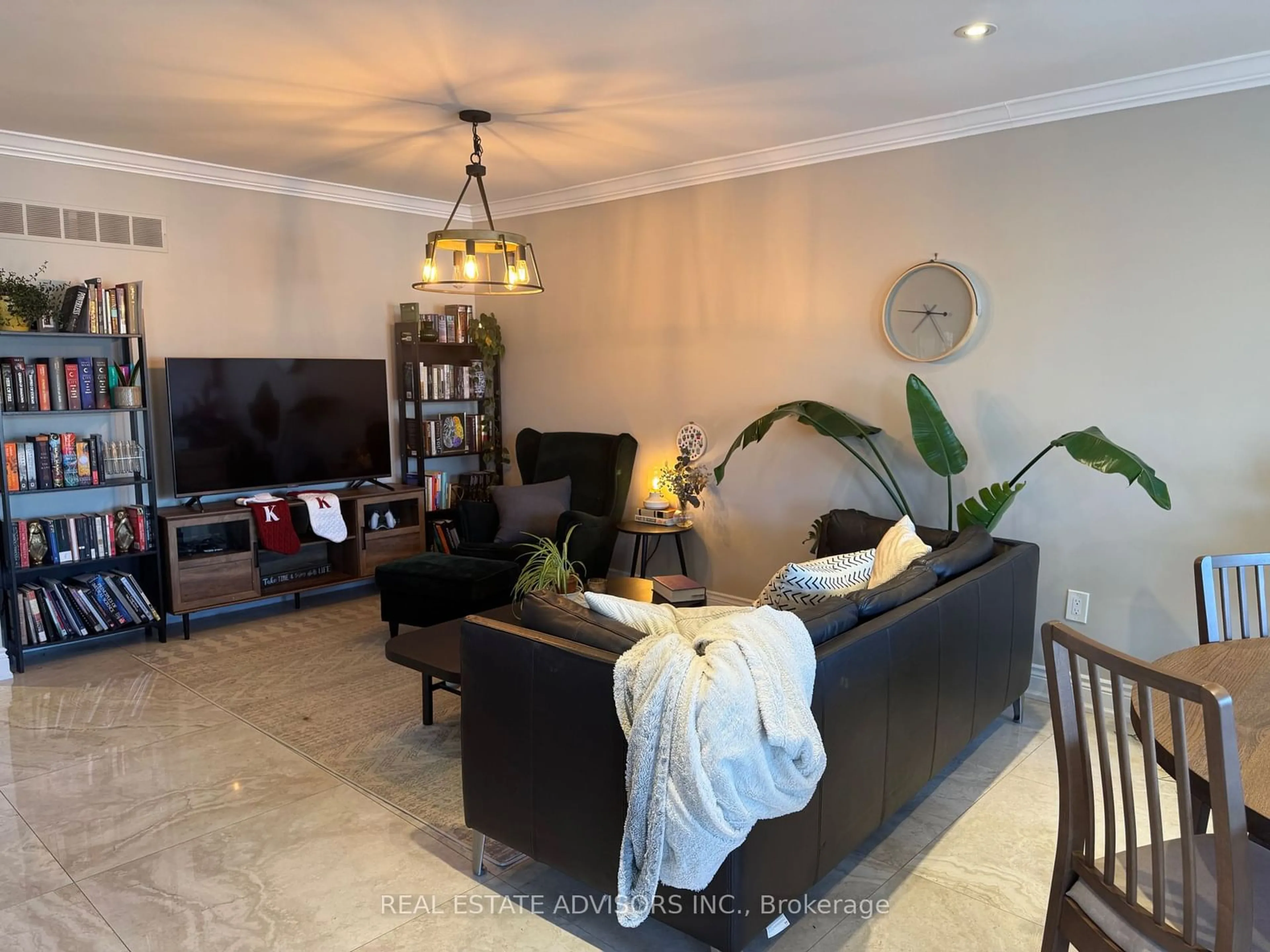 Living room with furniture, unknown for 17 Agincourt Rd, Vaughan Ontario L4L 2Z7