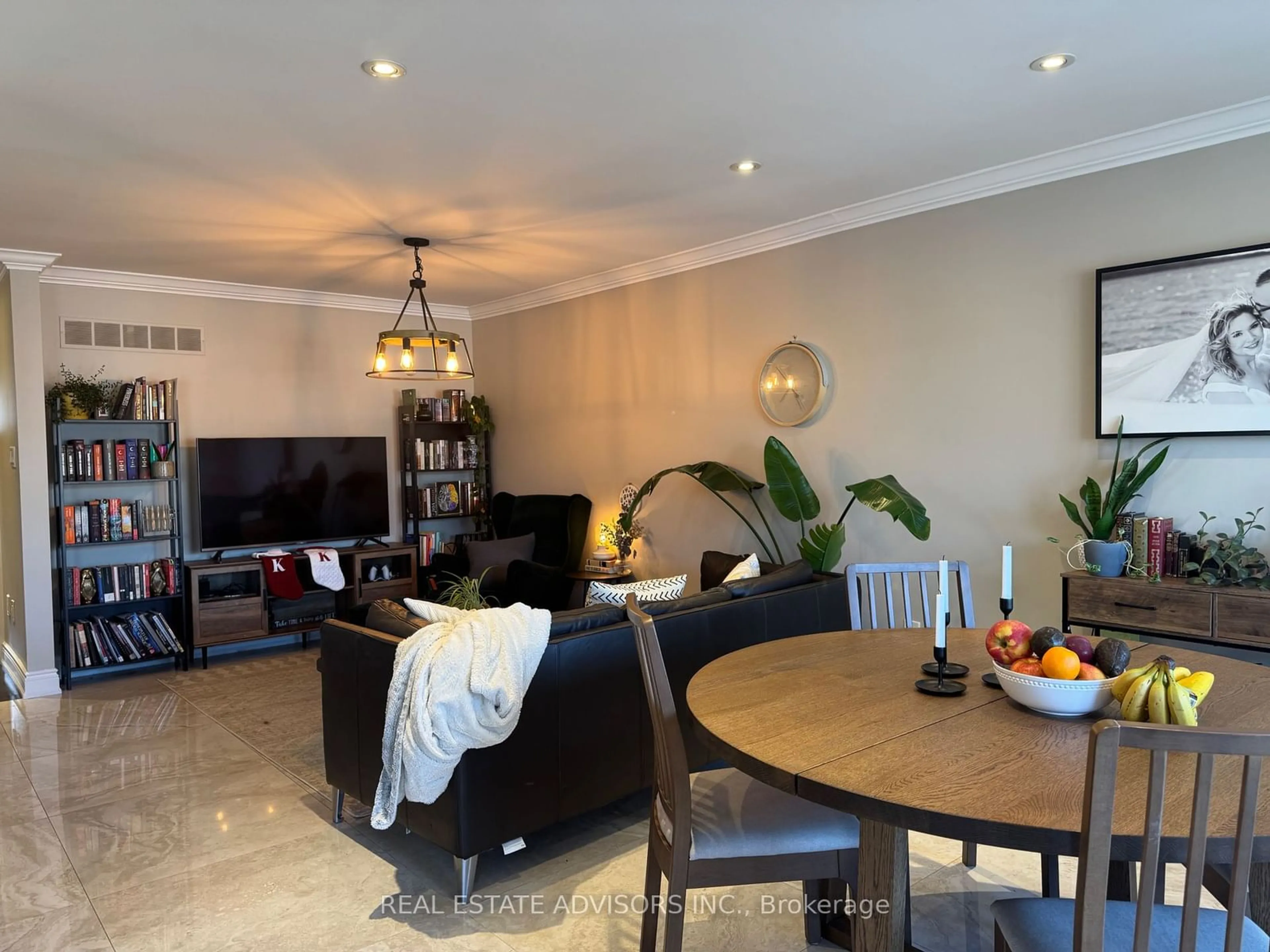 Living room with furniture, unknown for 17 Agincourt Rd, Vaughan Ontario L4L 2Z7