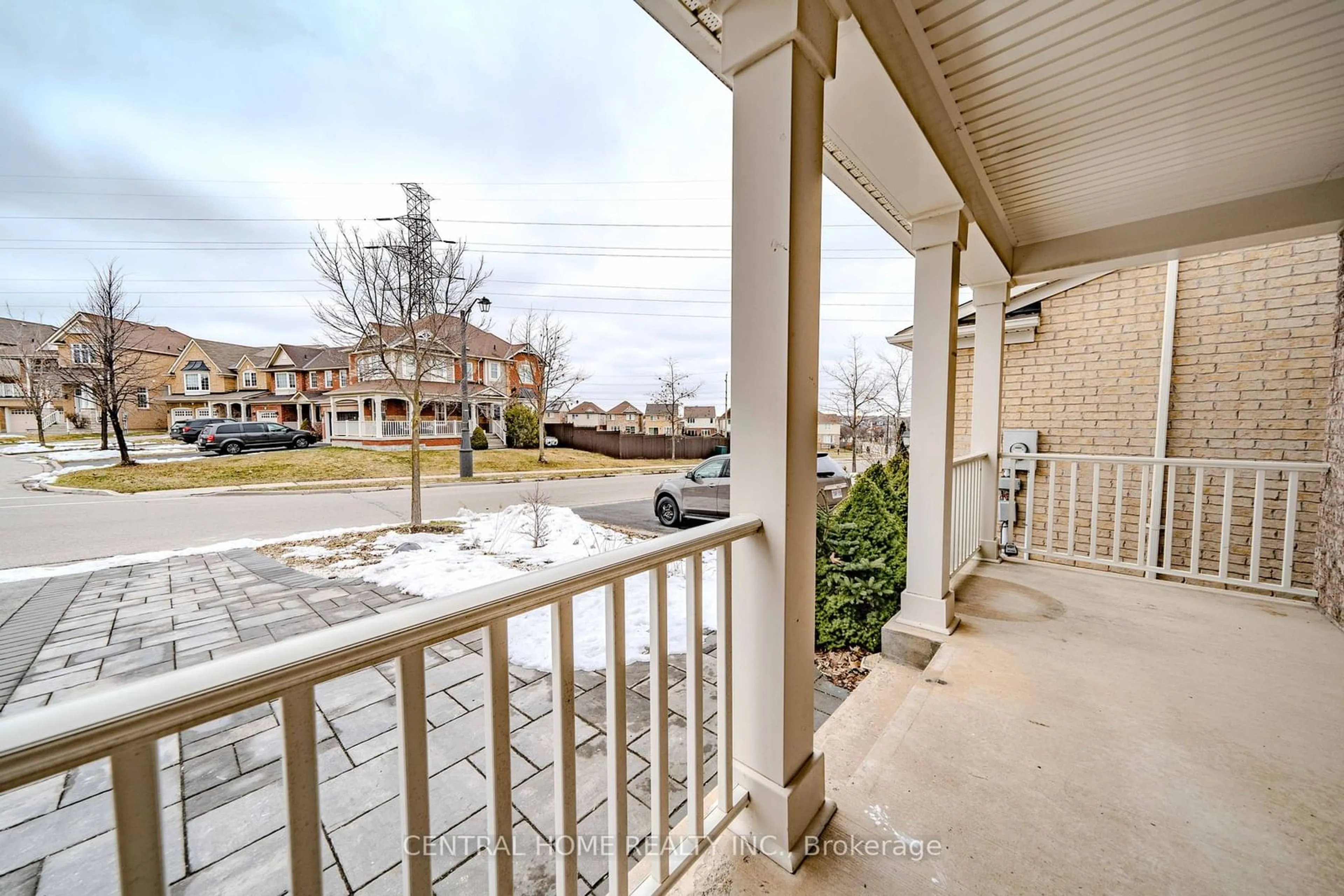 Patio, street for 340 Carlissa Run, Newmarket Ontario L3X 3J9